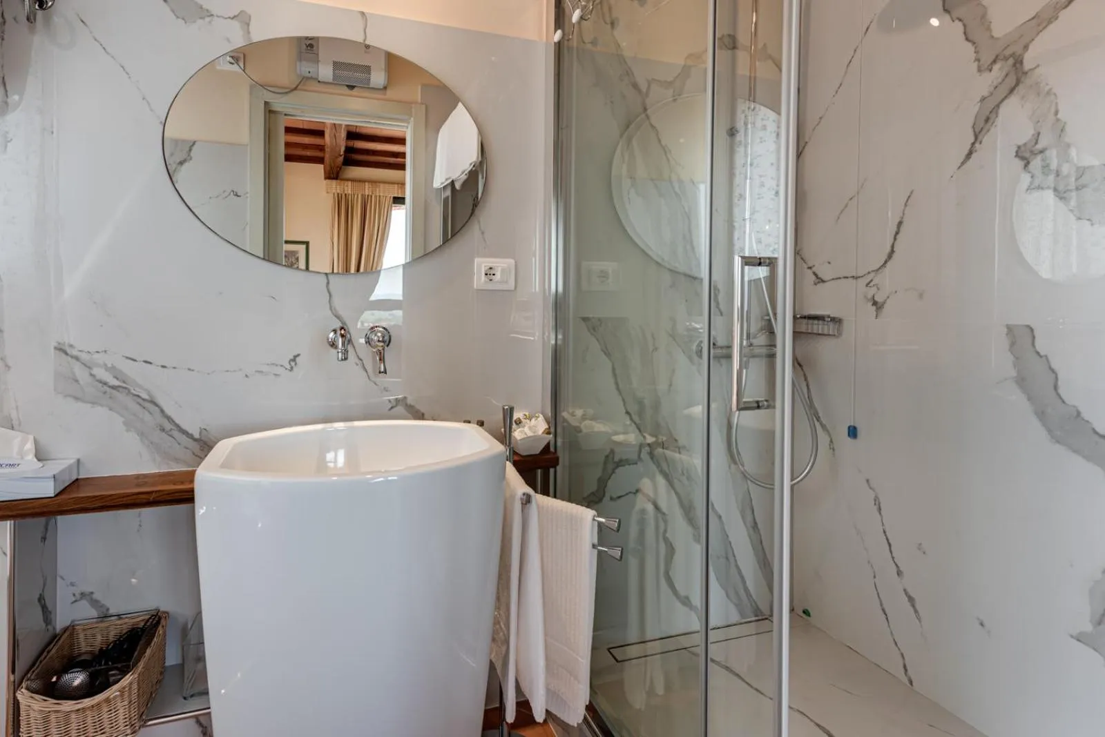 Shower in Locanda Poggioleone