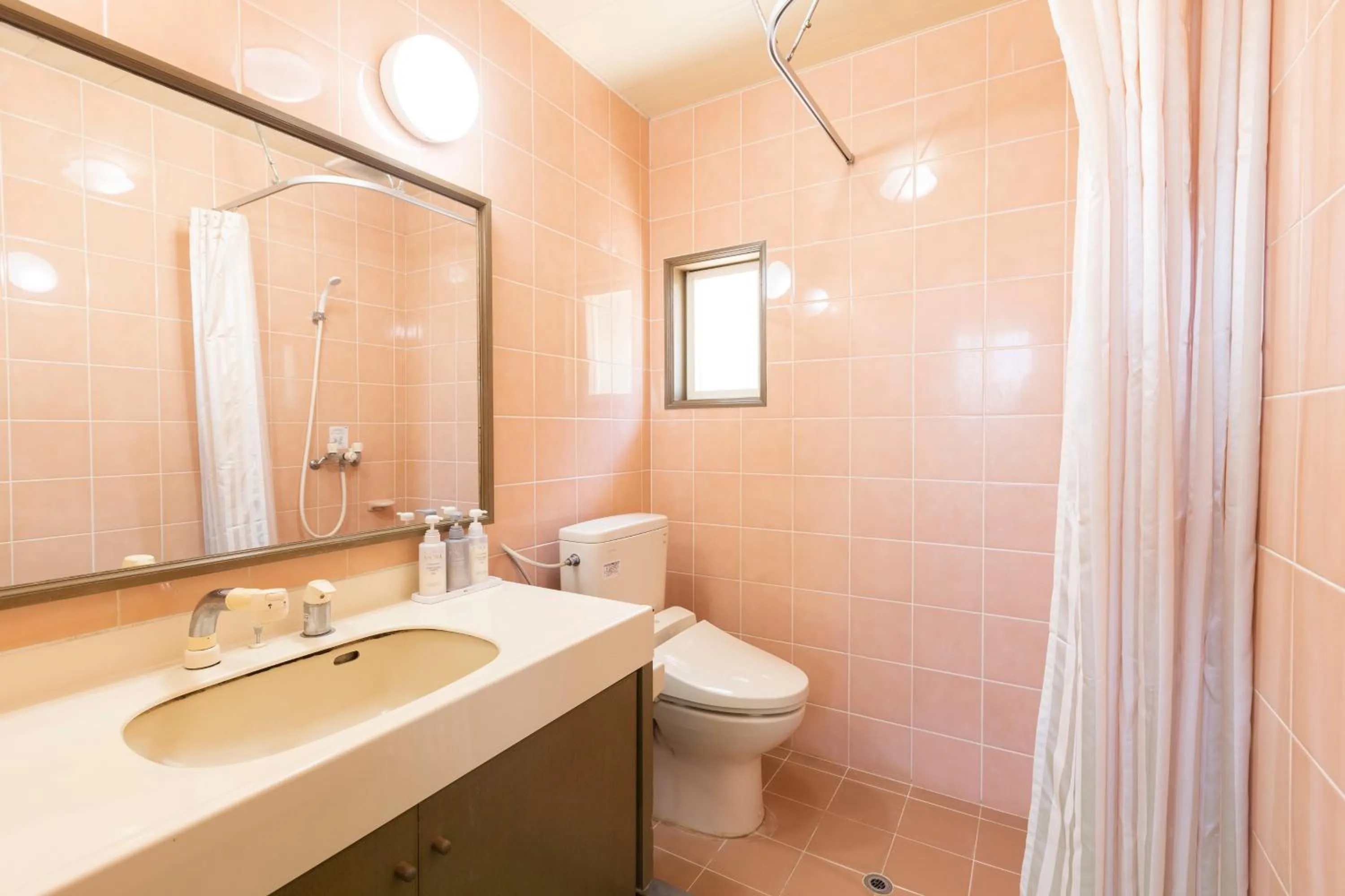 Toilet in Goto Conkana Kingdom Winery & Resort