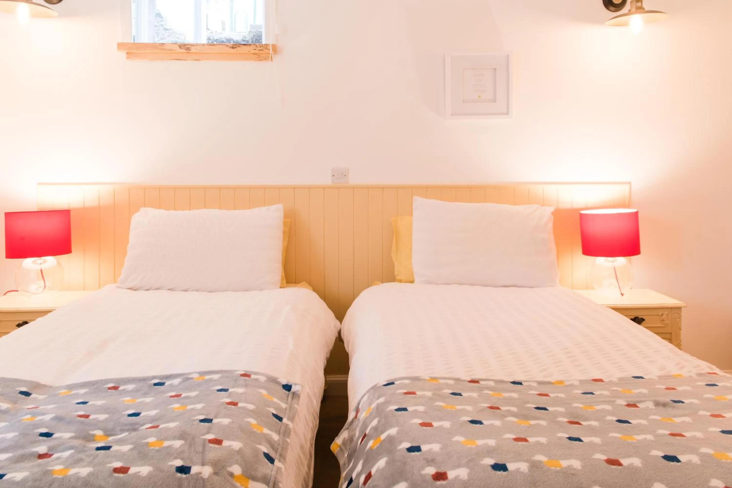 Bed in The Merryburn - Rooms and Courtyard Studios