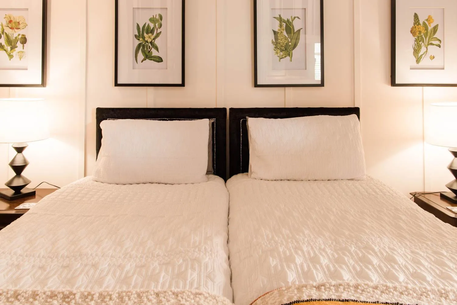 Bed in The Merryburn - Rooms and Courtyard Studios