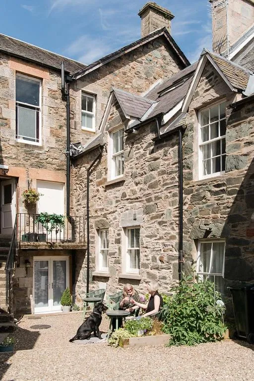 The Merryburn - Rooms and Courtyard Studios