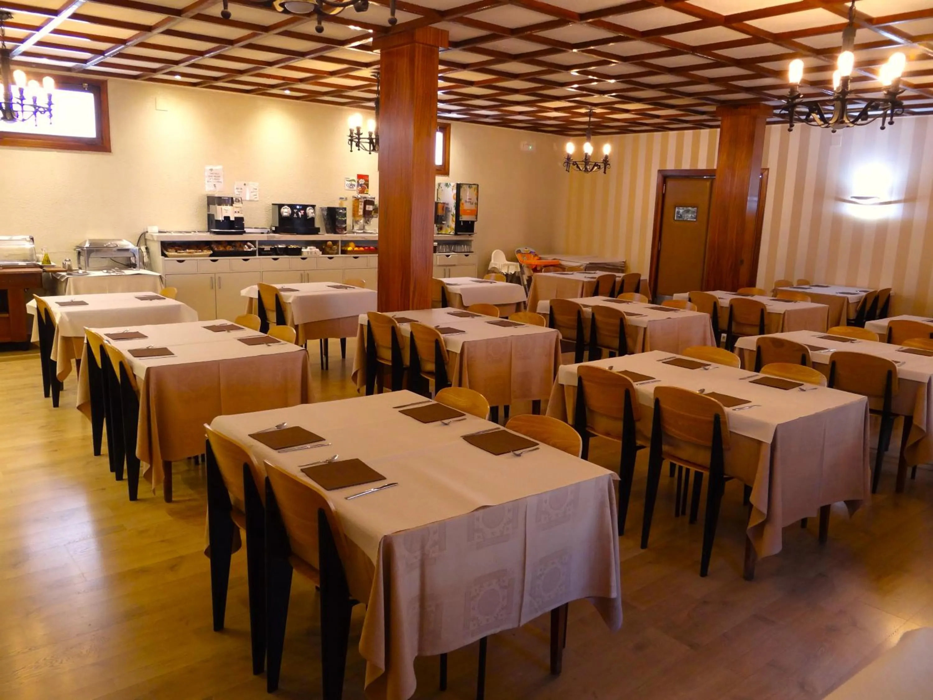 Dining area in Hotel Sol-Park