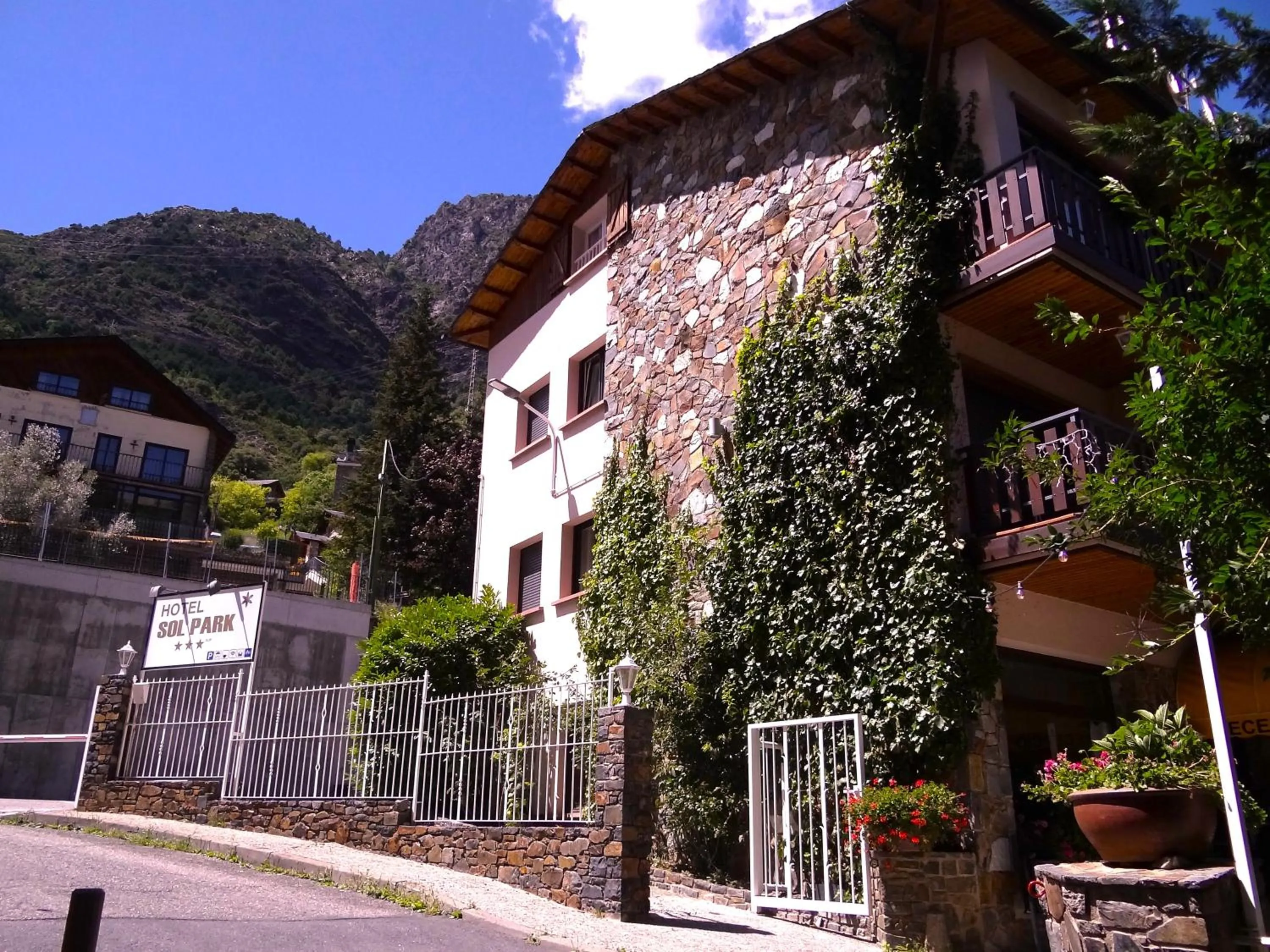 Property building in Hotel Sol-Park