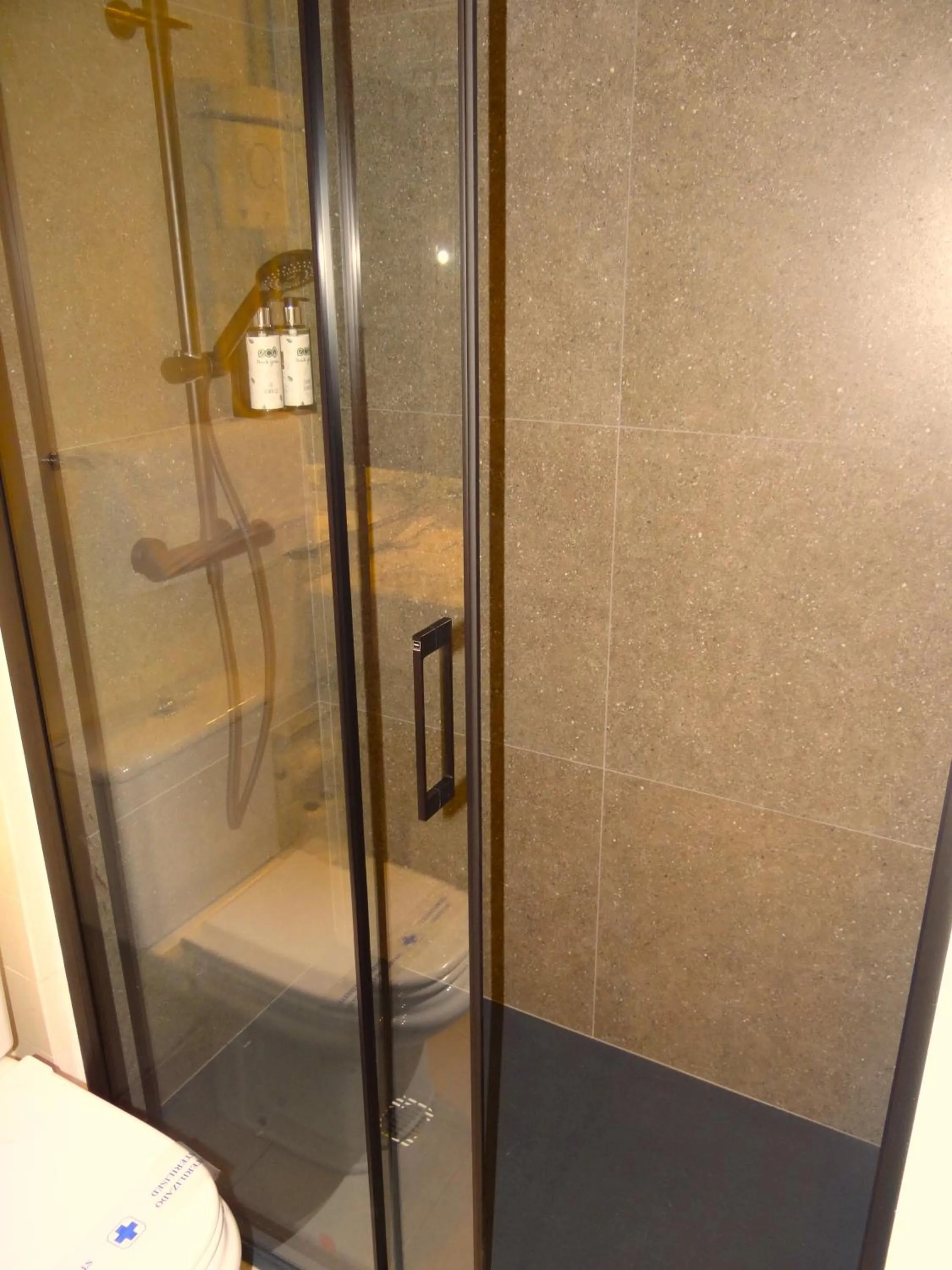 Shower in Hotel Sol-Park