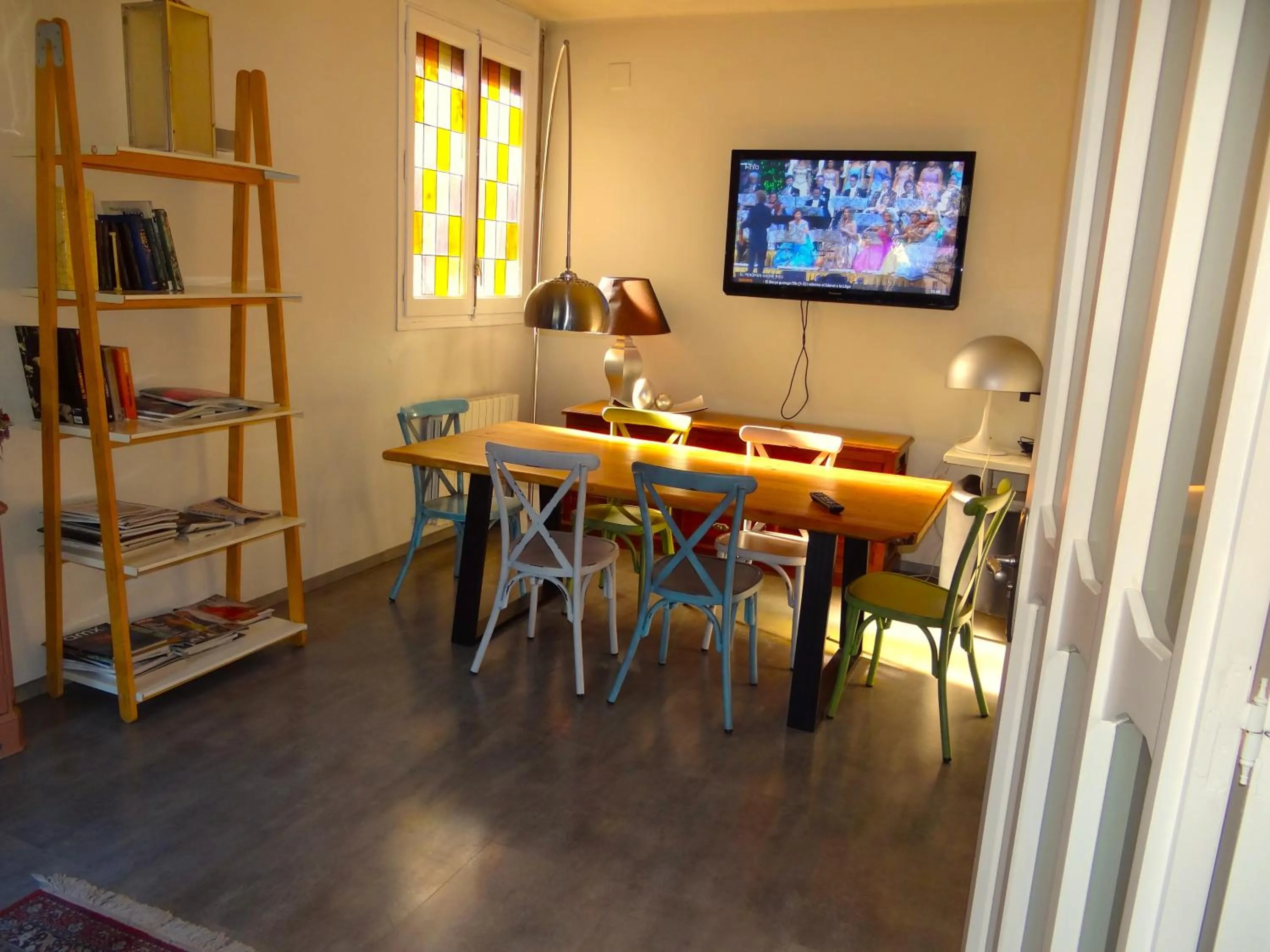 Communal lounge/ TV room in Hotel Sol-Park