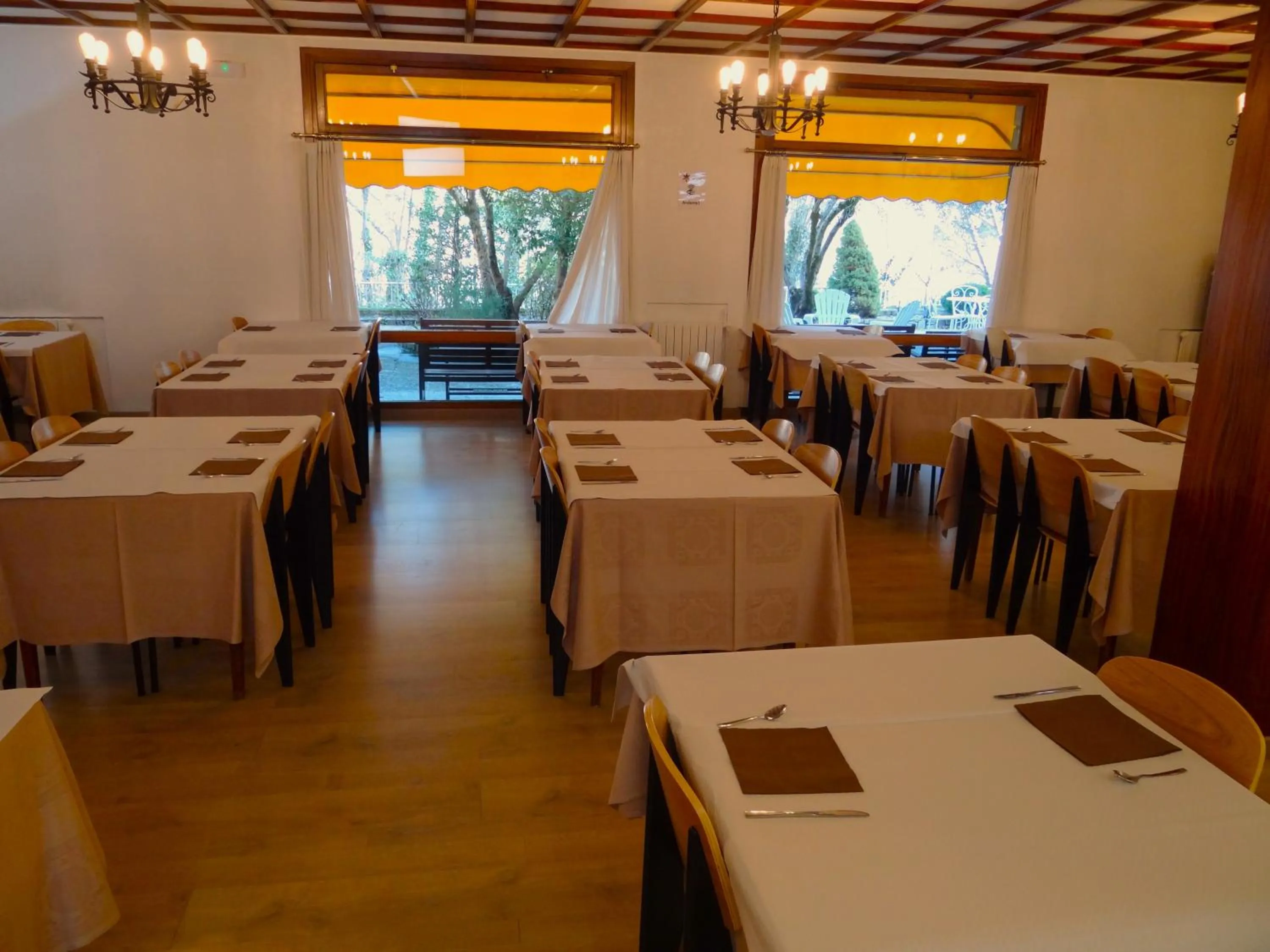 Dining area in Hotel Sol-Park