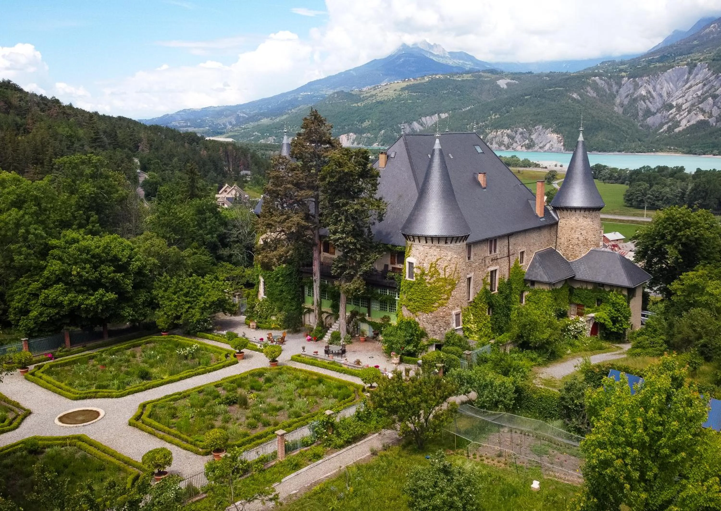 Chateau De Picomtal