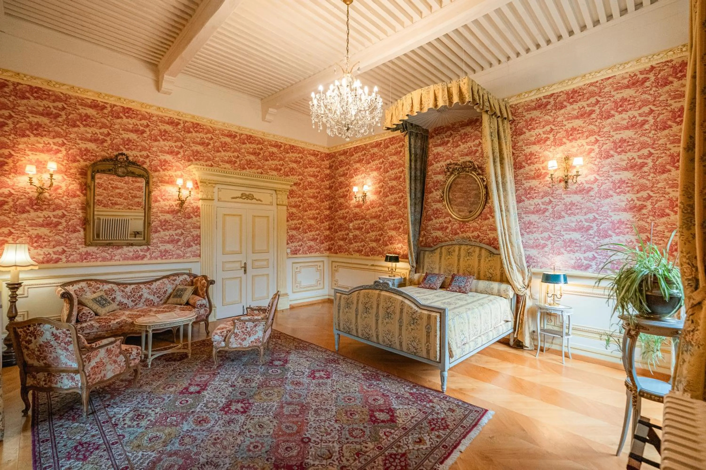 Chateau De Picomtal