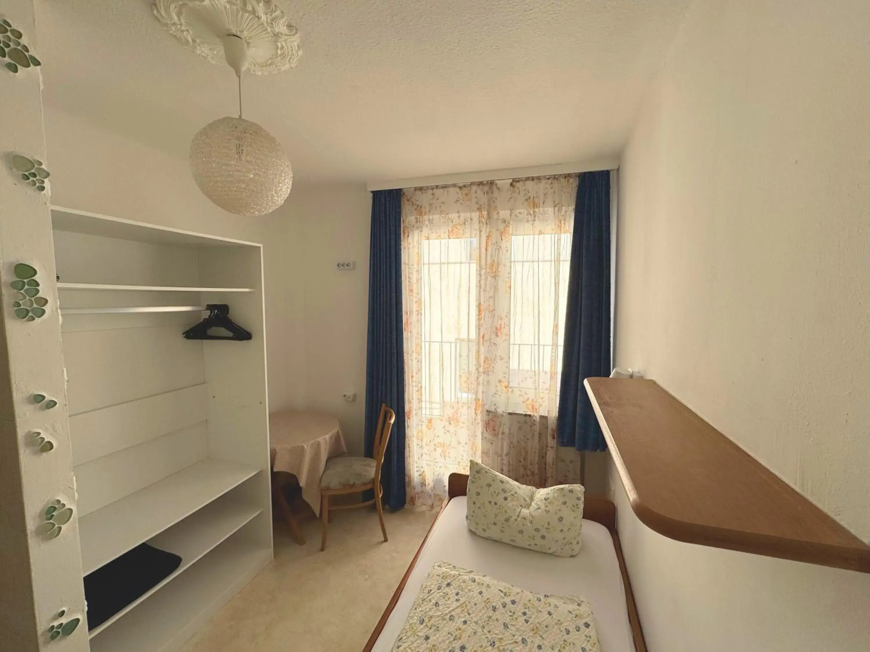 Single Room with Shared Toilet in Hostel Heinzelmännchen Single Room with Shared Toilet in Hostel Heinzelmännchen