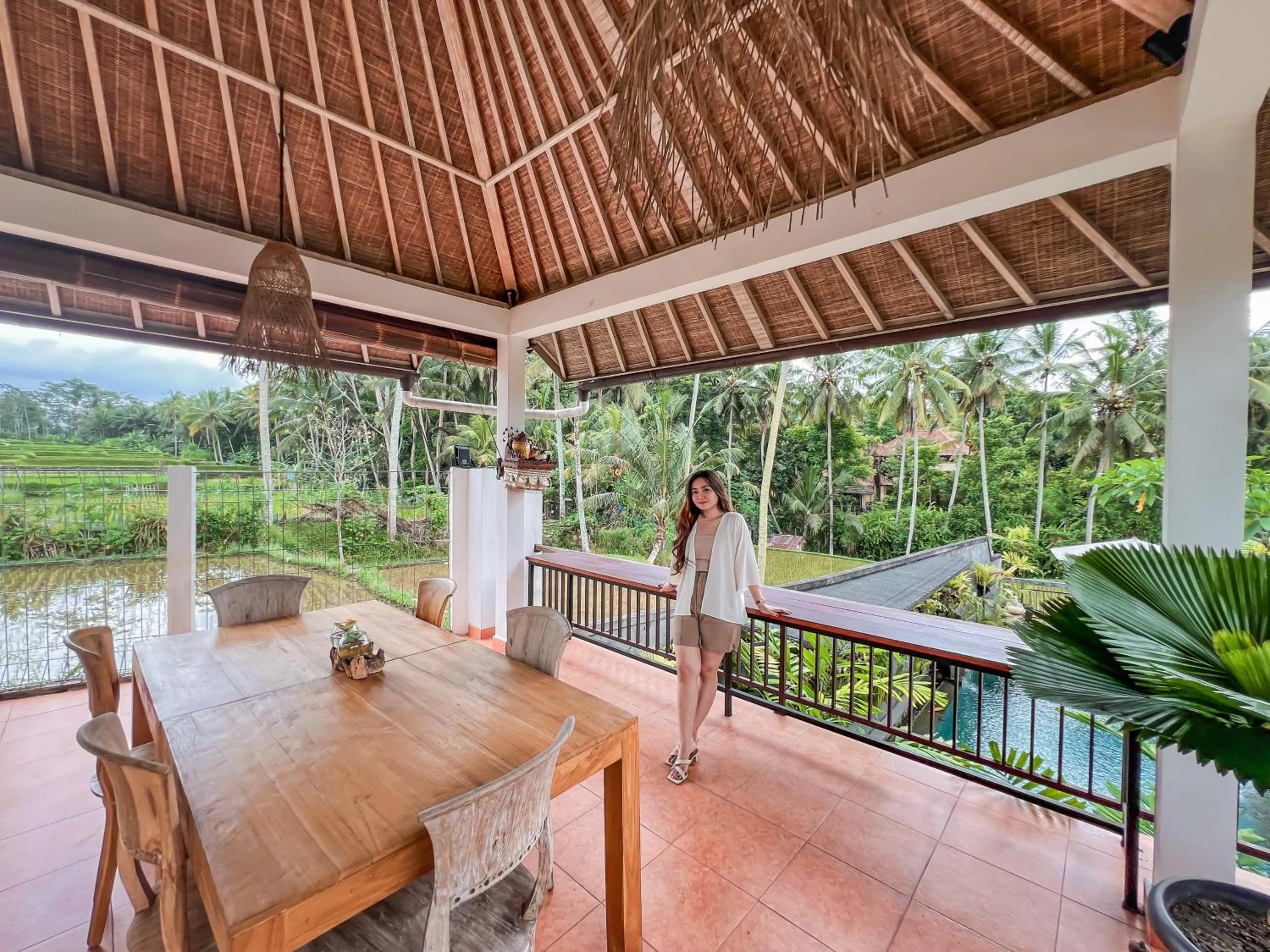 Restaurant/places to eat in Tri Dewi Residence by GenuineHost