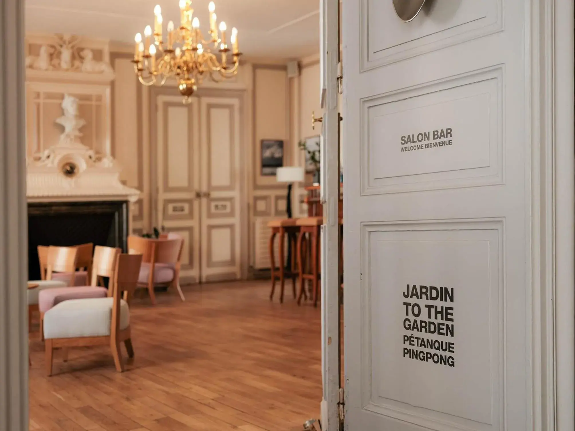 Lounge or bar in Logis Hôtel de l'Europe Lounge or bar in Logis Hôtel de l'Europe