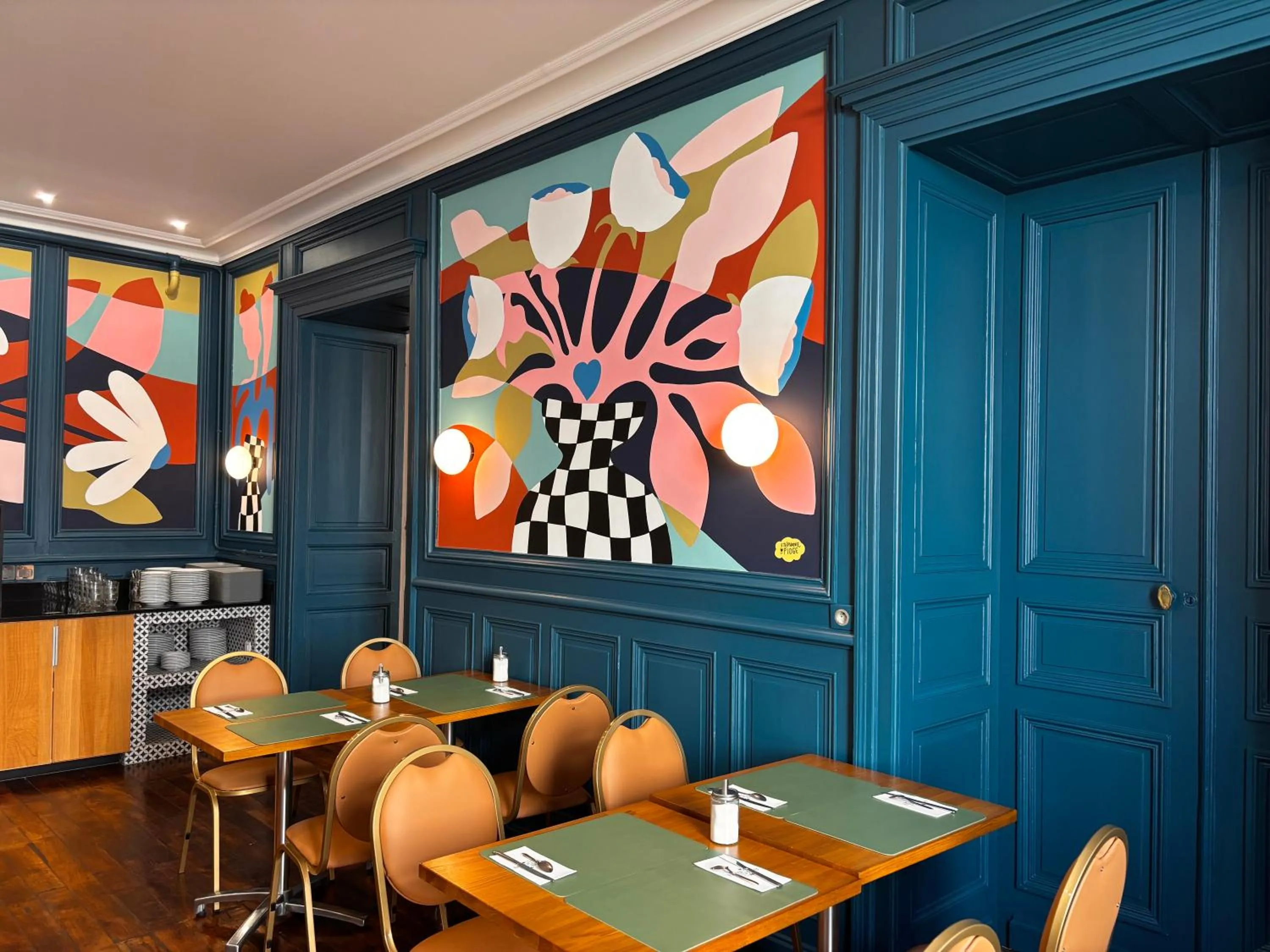 Buffet breakfast in Logis Hôtel de l'Europe