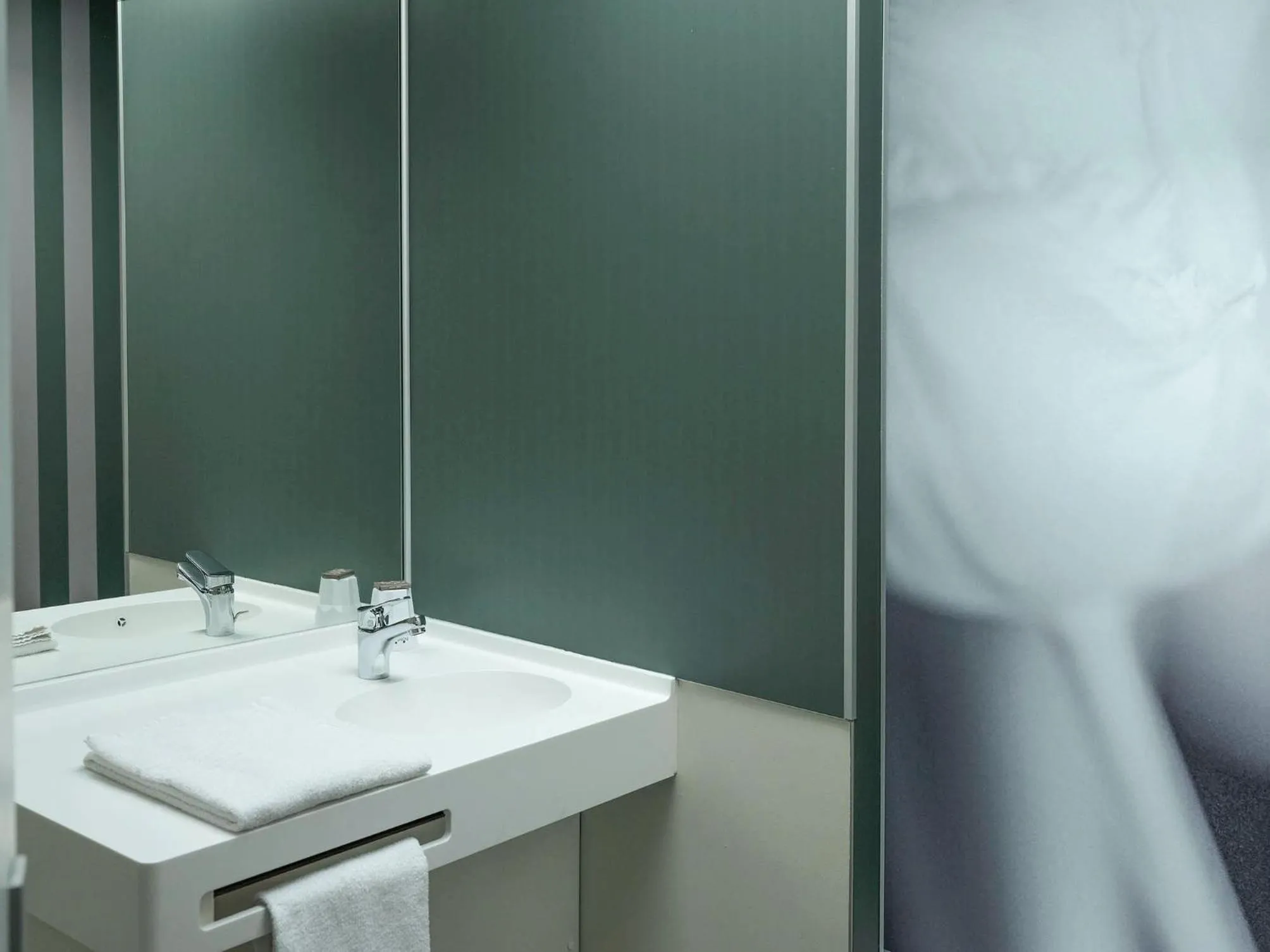 Bathroom in Logis Hôtel de l'Europe