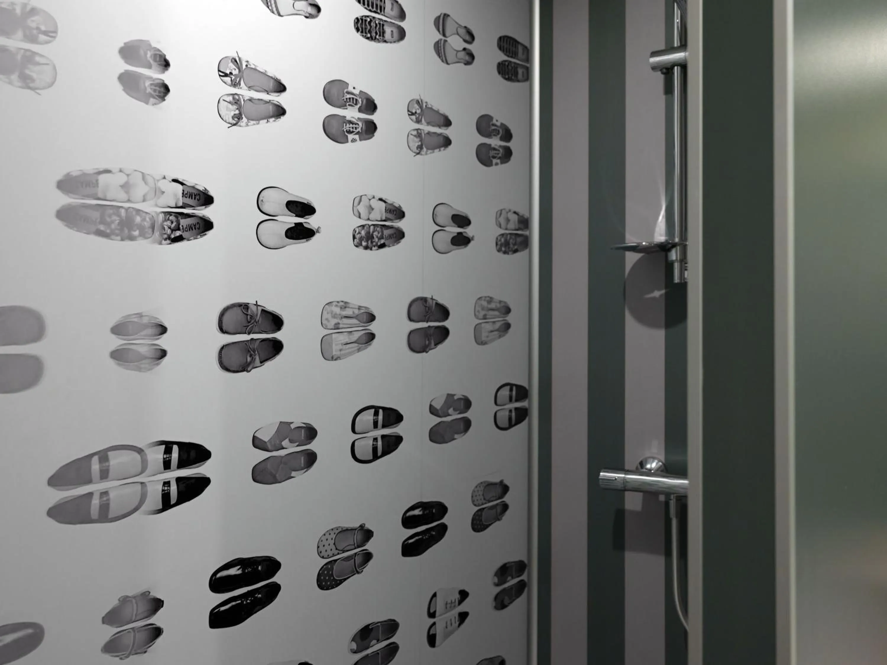 Bathroom in Logis Hôtel de l'Europe