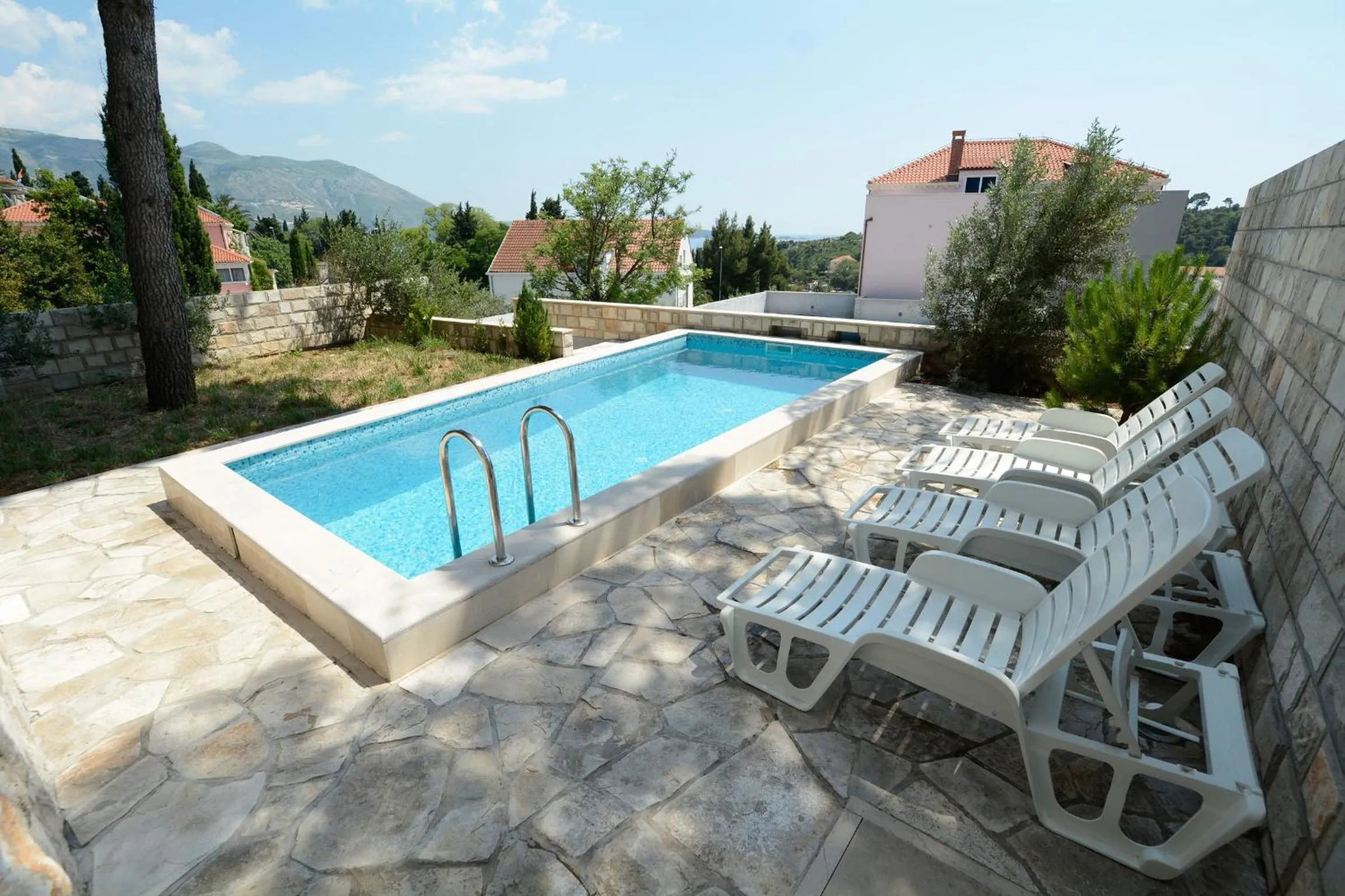 Swimming pool in Villa Avantgarde