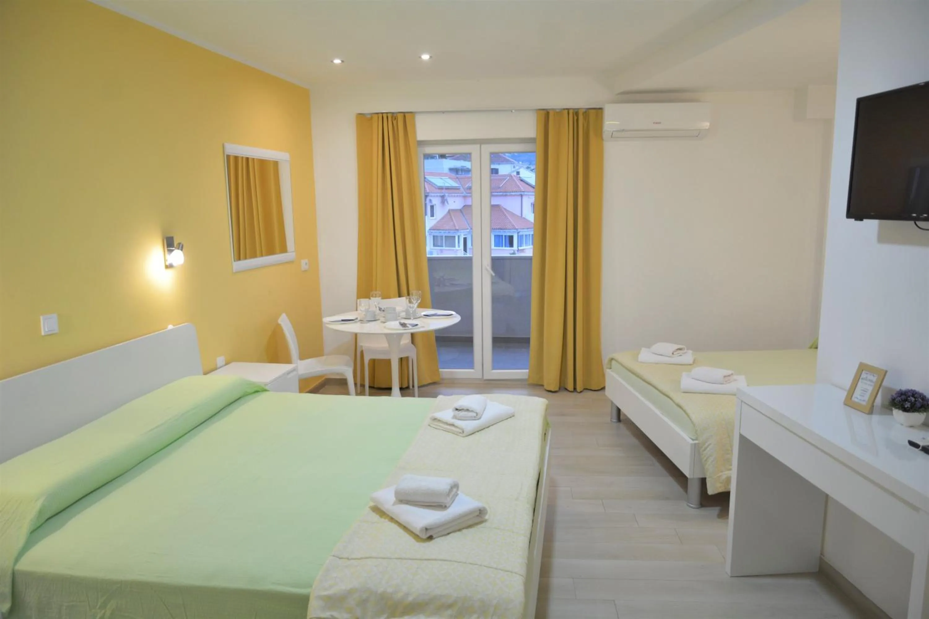 Photo of the whole room, Bed in Villa Avantgarde