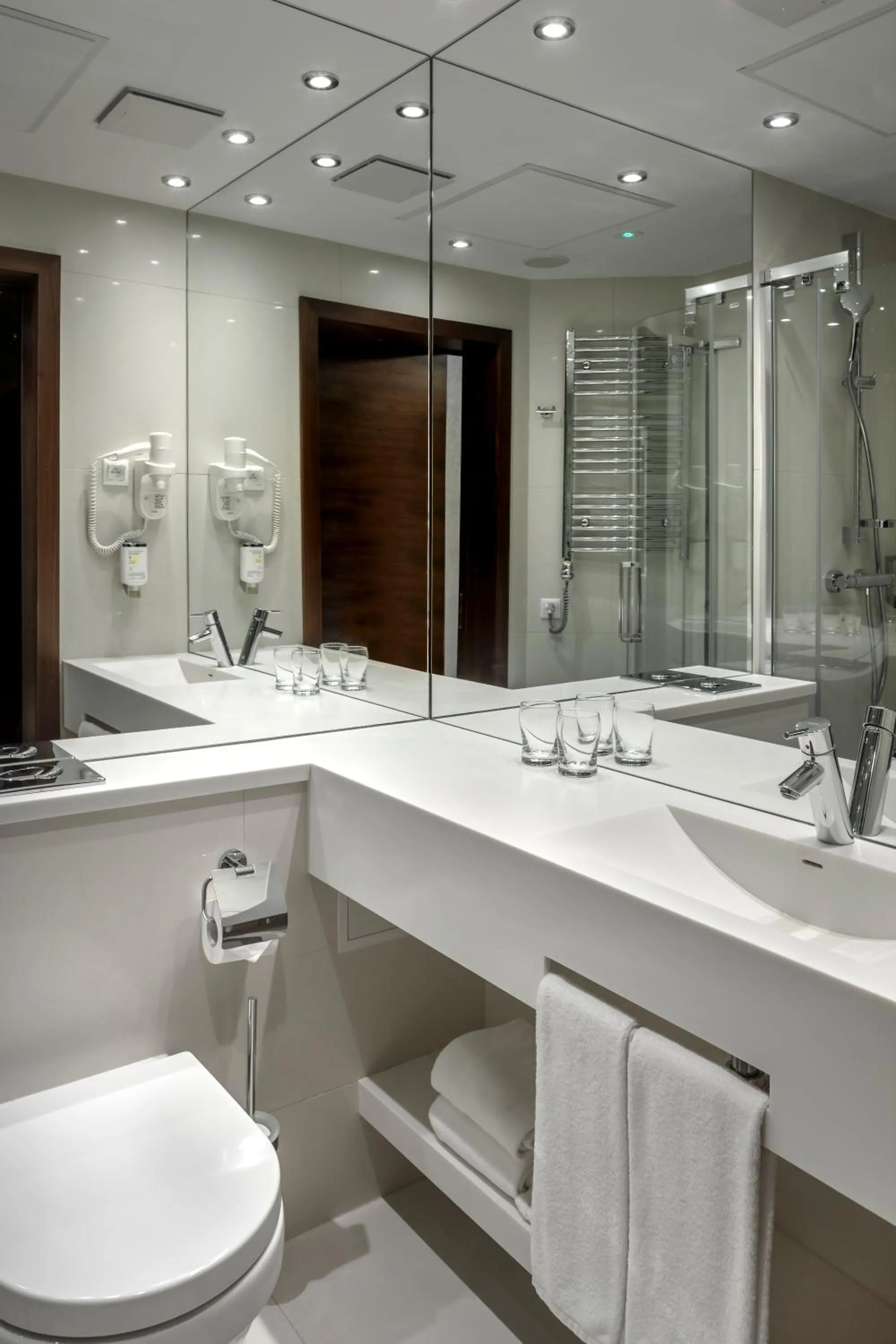 Shower in Hotel Warszawianka