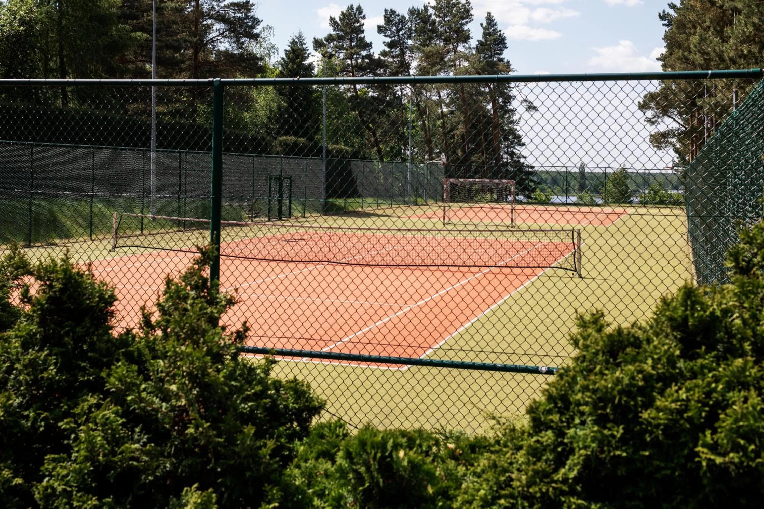 Tennis court in Hotel Warszawianka
