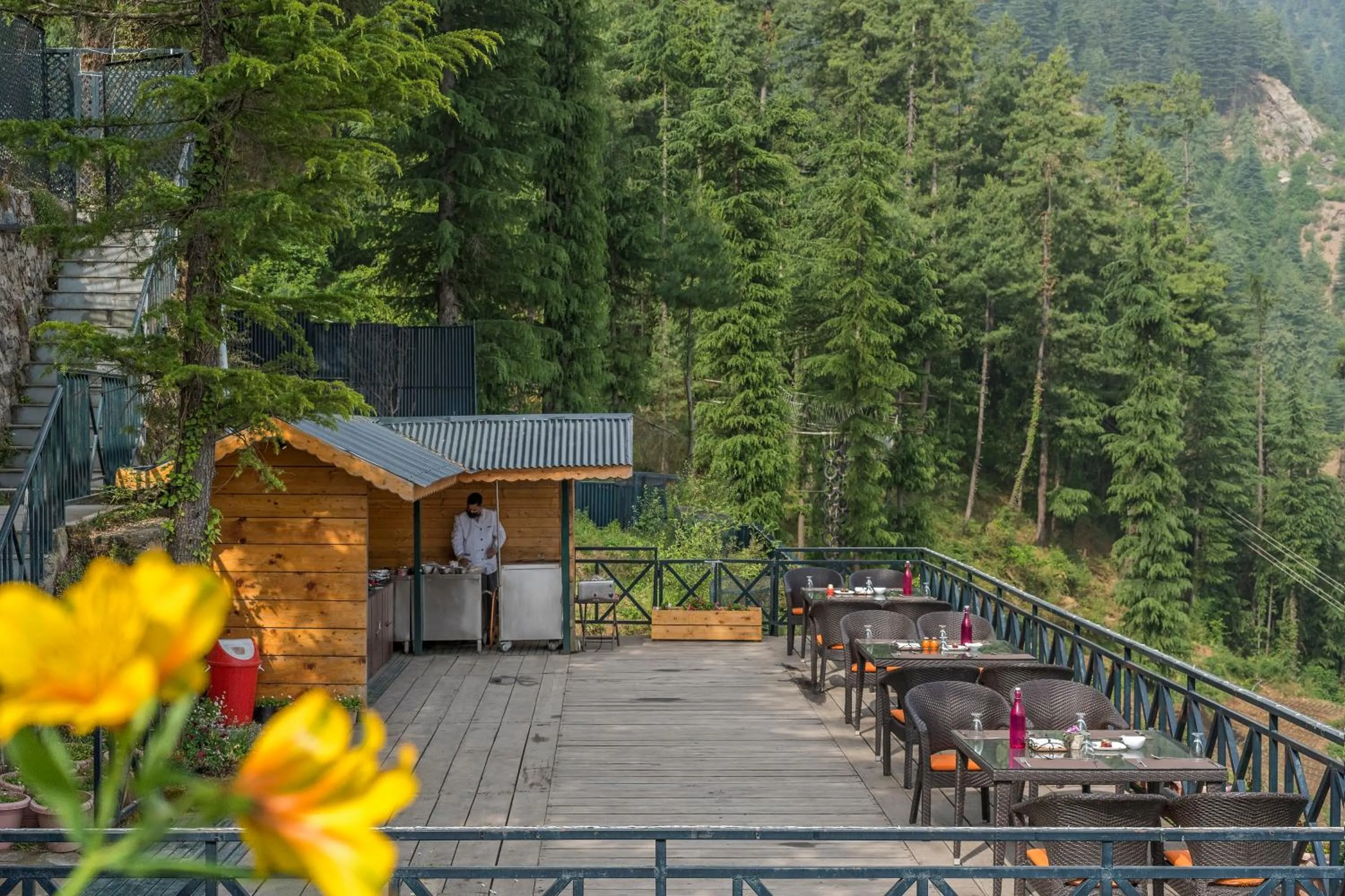 Restaurant/places to eat in Mahasu House