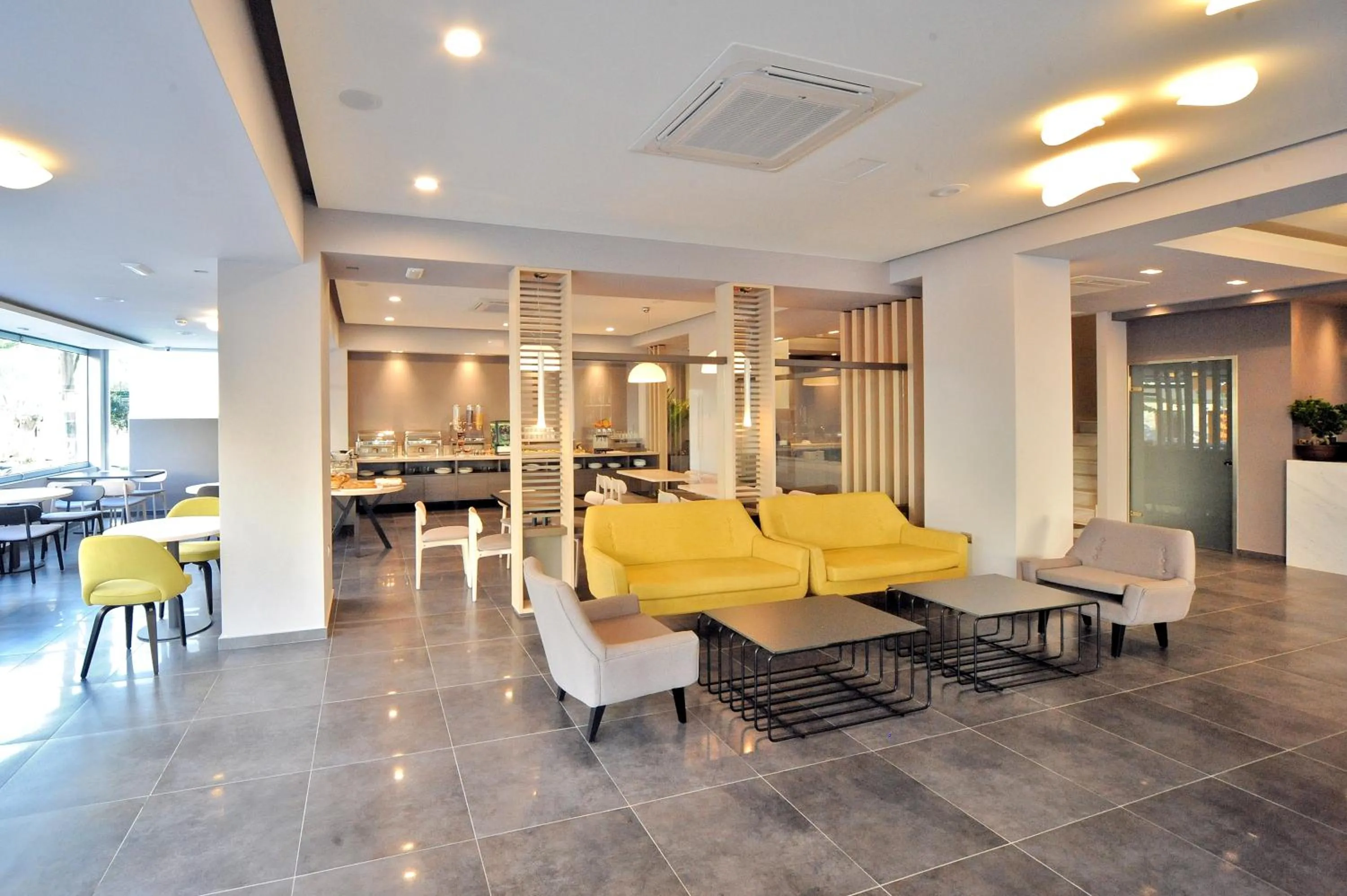 Restaurant/places to eat in Astron Suites & Apartments