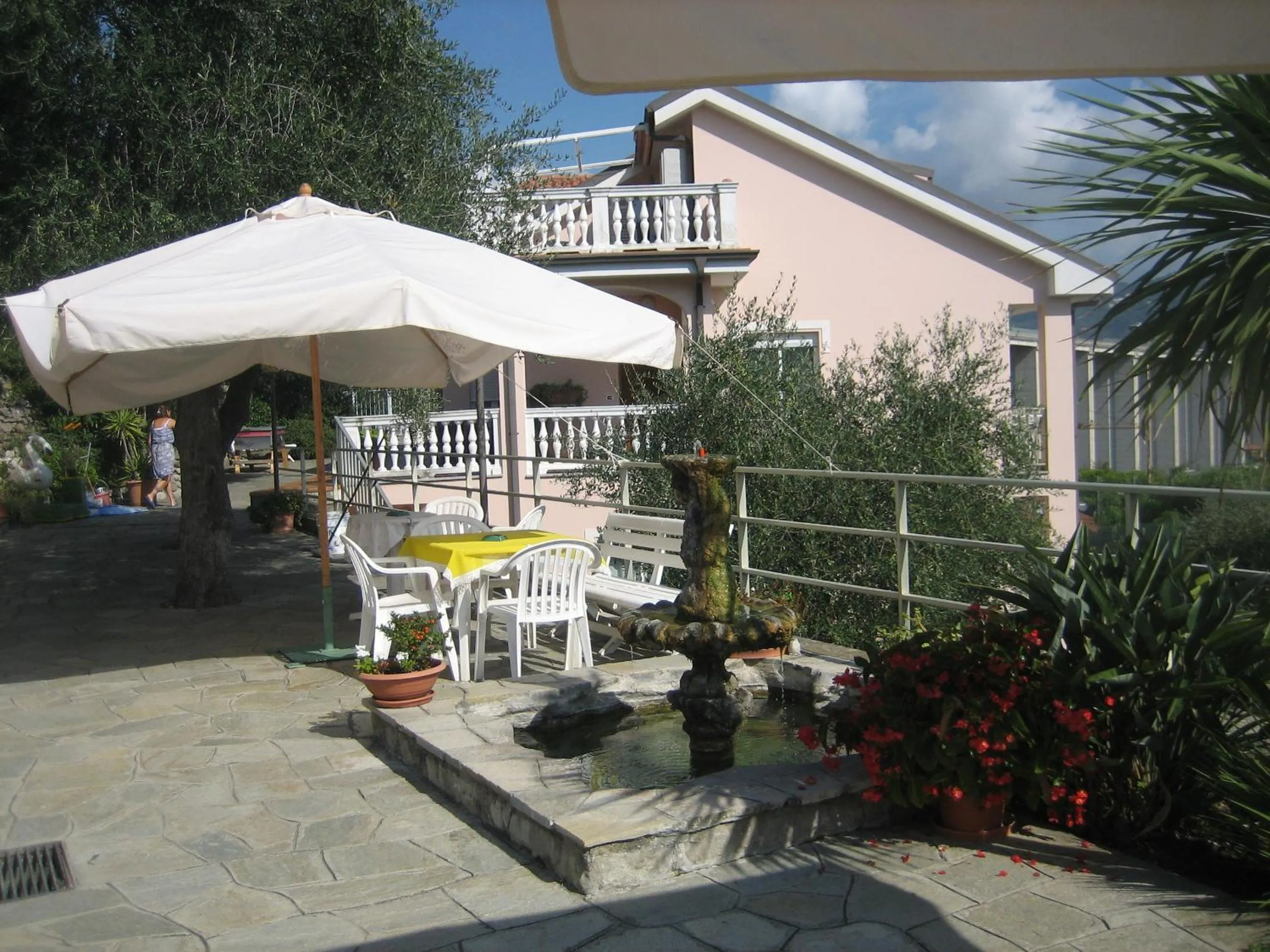 Patio in Residence Hotel Edy
