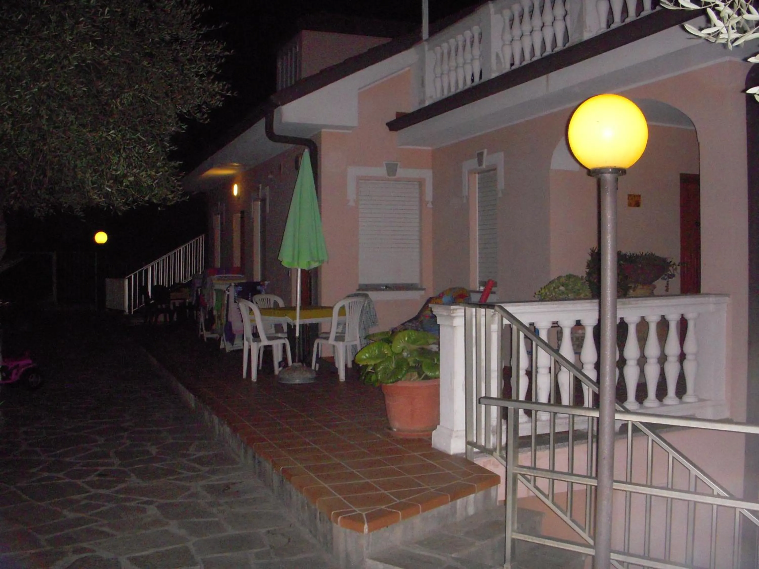 Patio in Residence Hotel Edy