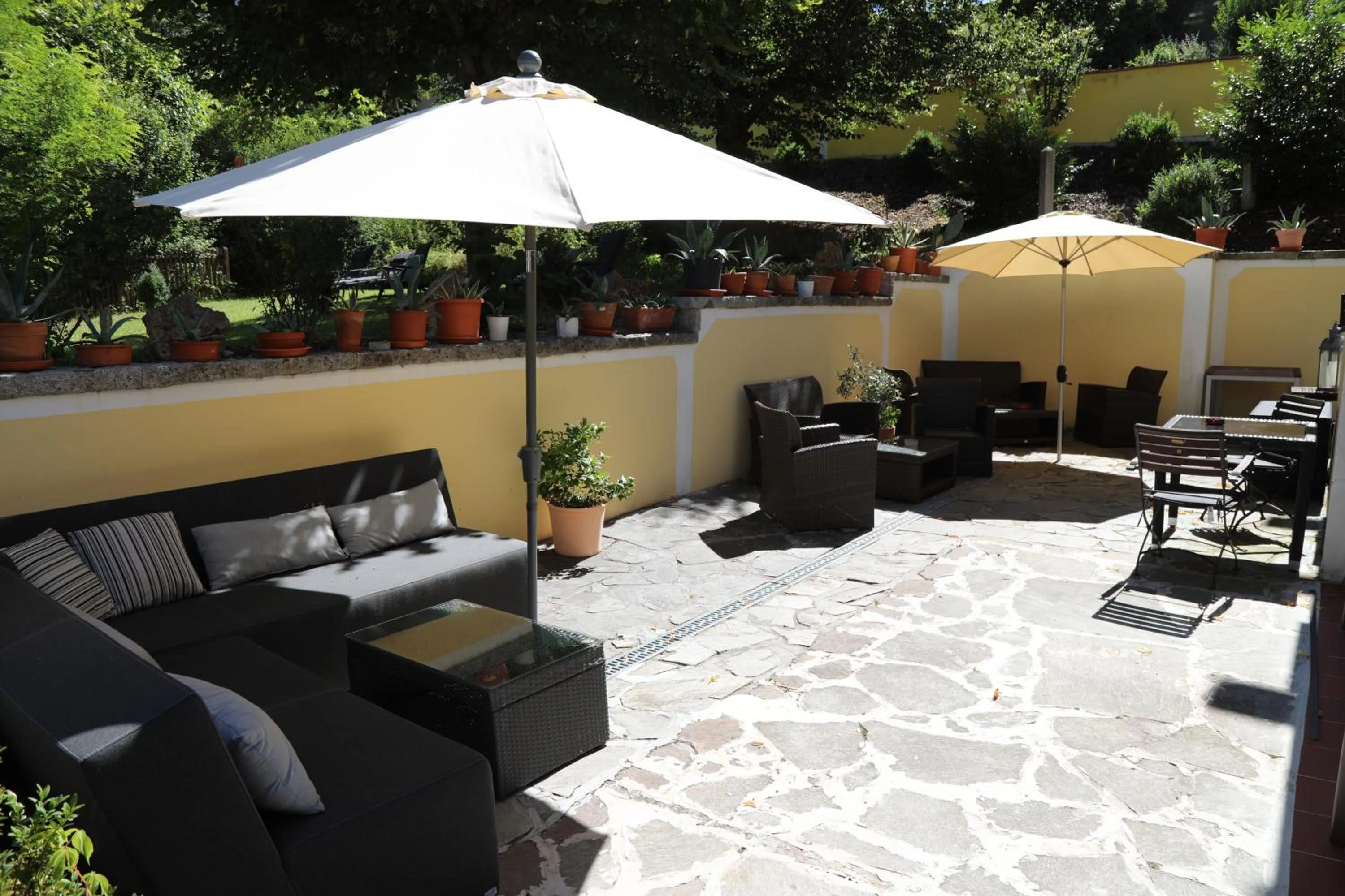 Patio in Hotel Schlossresidenz Heitzenhofen