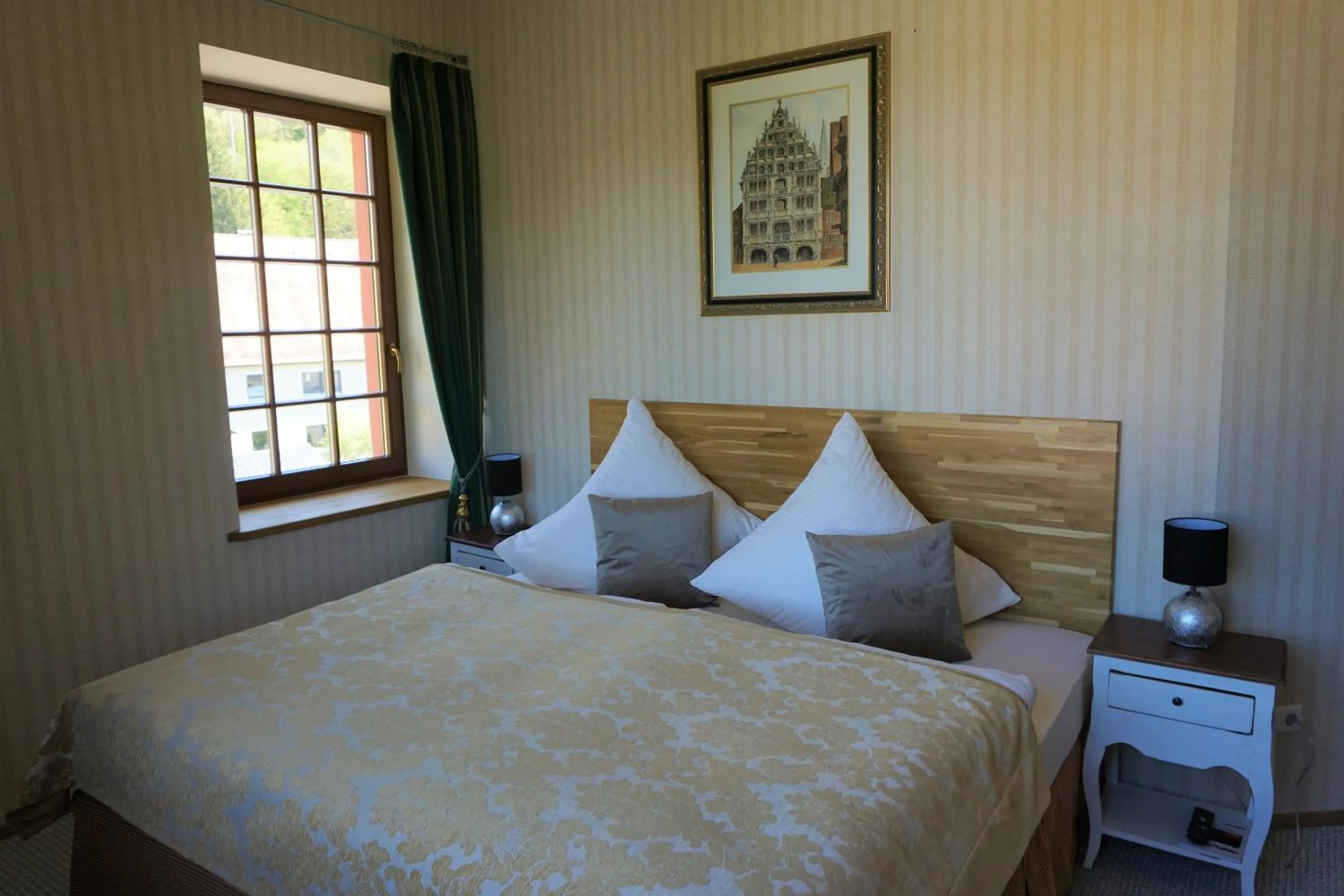 Bedroom, Bed in Hotel Schlossresidenz Heitzenhofen