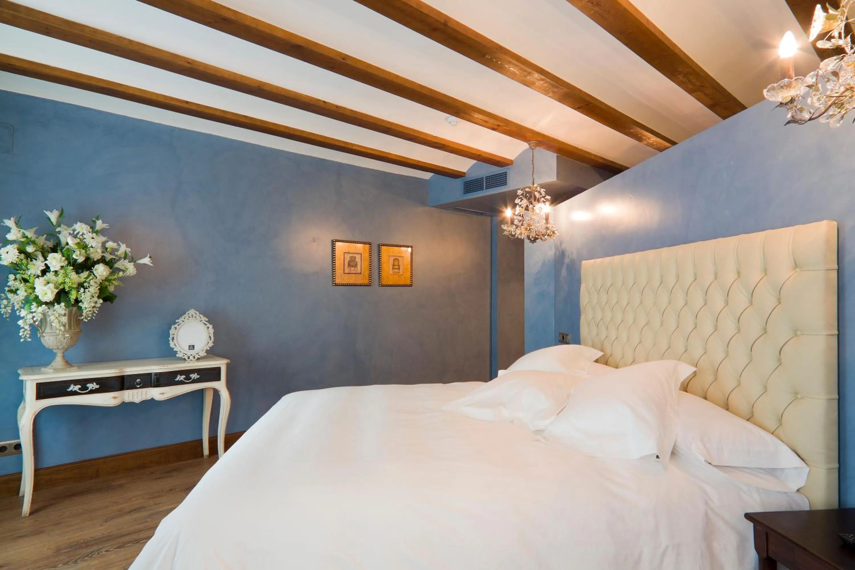 Photo of the whole room, Bed in Hospederia de los Parajes