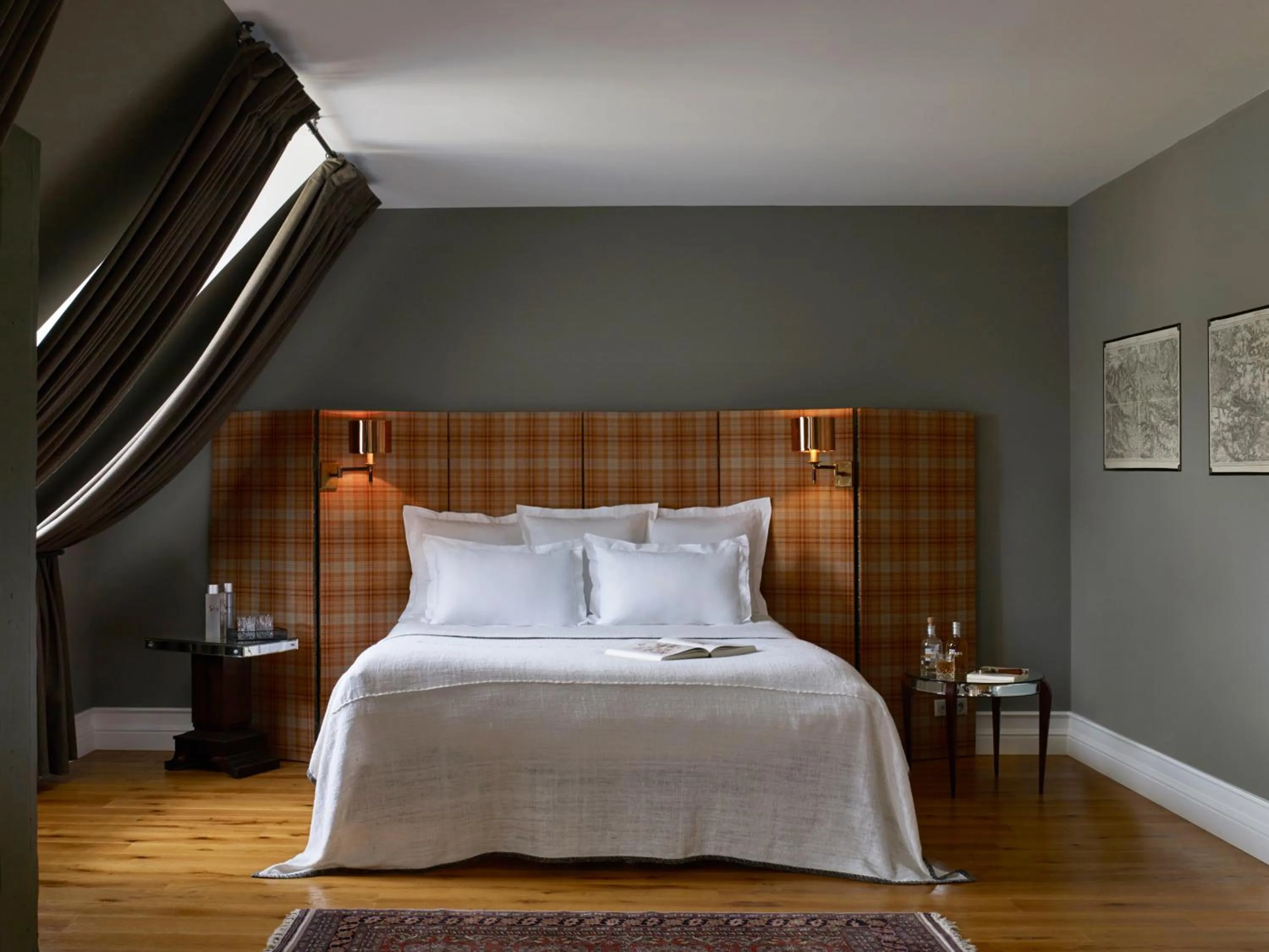 Bed in Chateau de Sacy