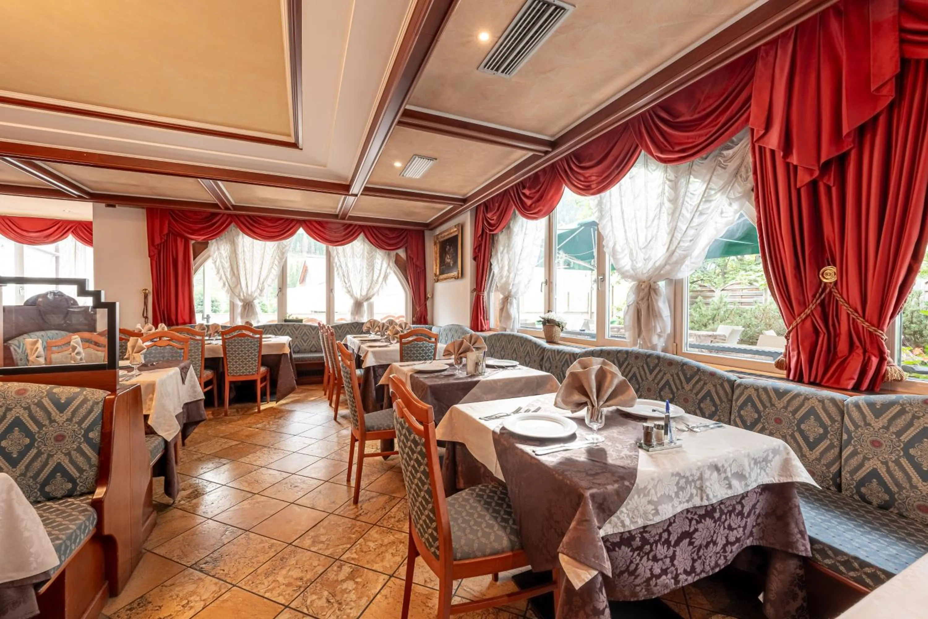 Restaurant/places to eat in Hotel Dolomiti Schloss