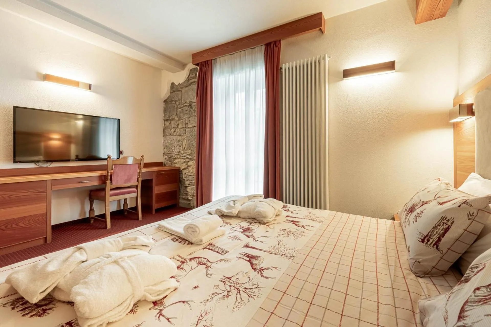 Bedroom, Bed in Hotel Dolomiti Schloss