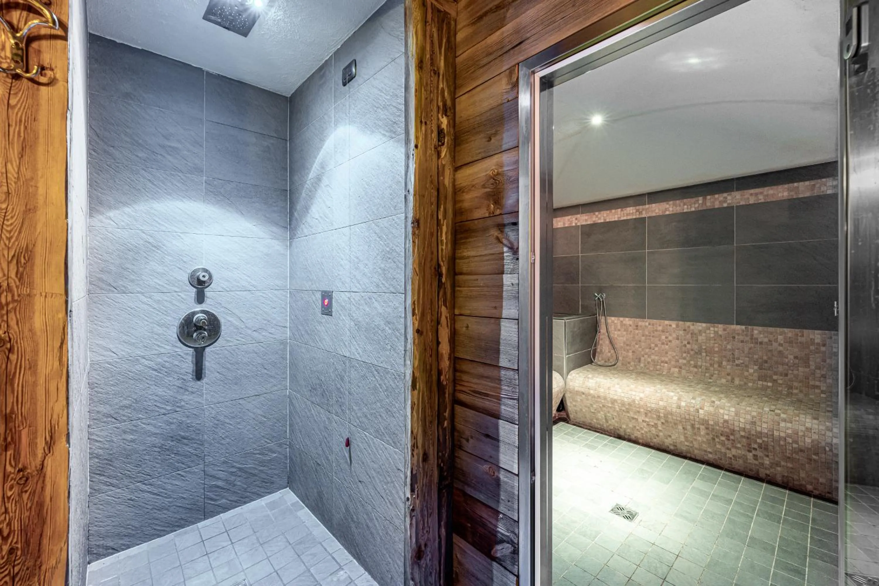 Shower in Hotel Dolomiti Schloss