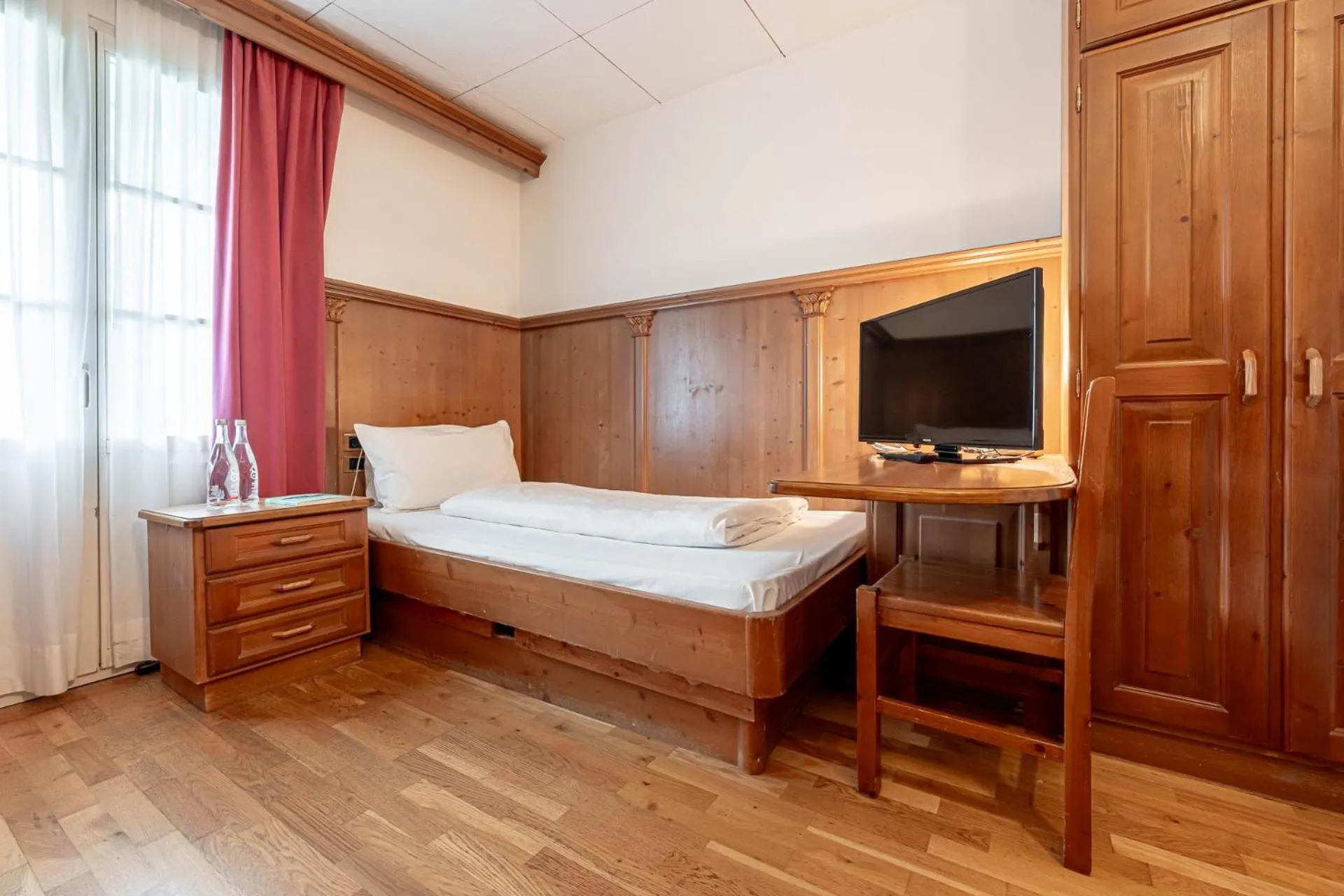 Bedroom, Bed in Hotel Dolomiti Schloss