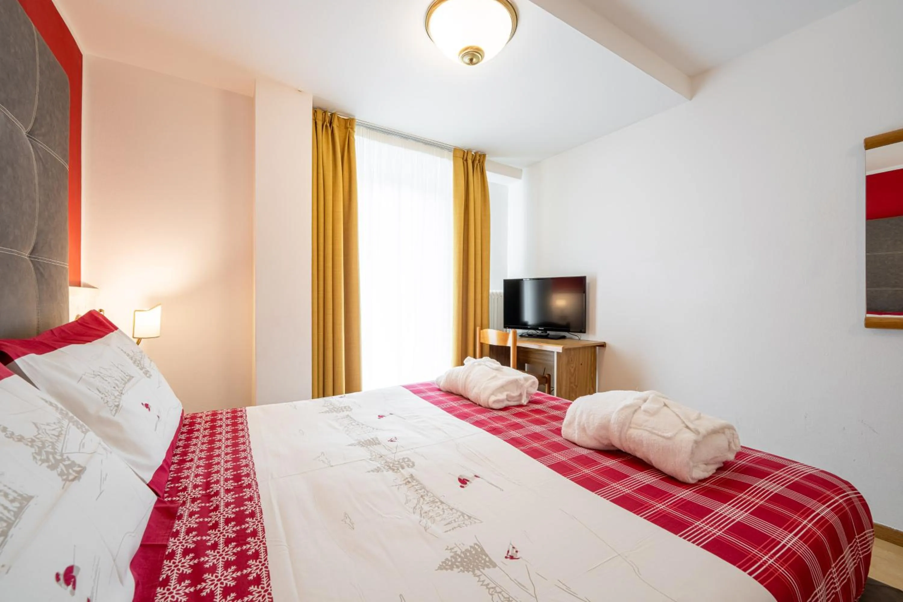 Photo of the whole room, Bed in Hotel il Caminetto Sport