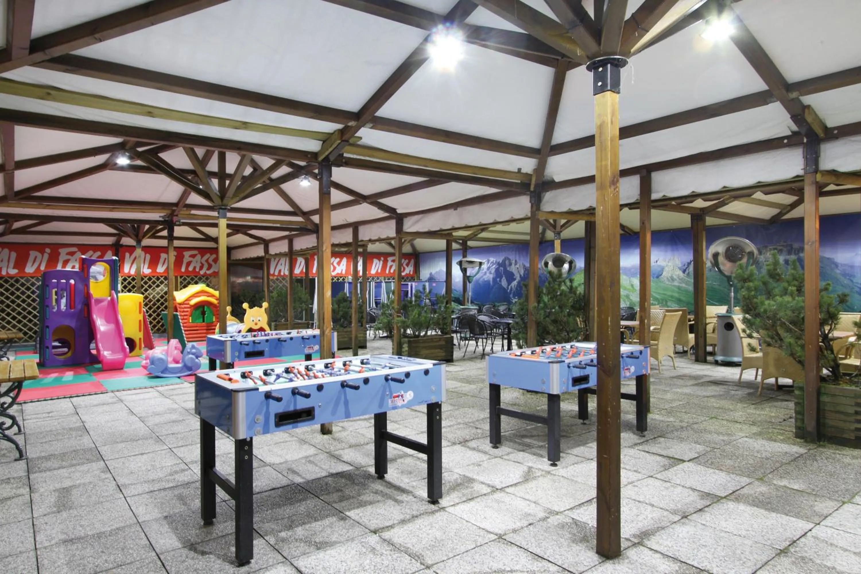 Children play ground in Hotel il Caminetto Sport