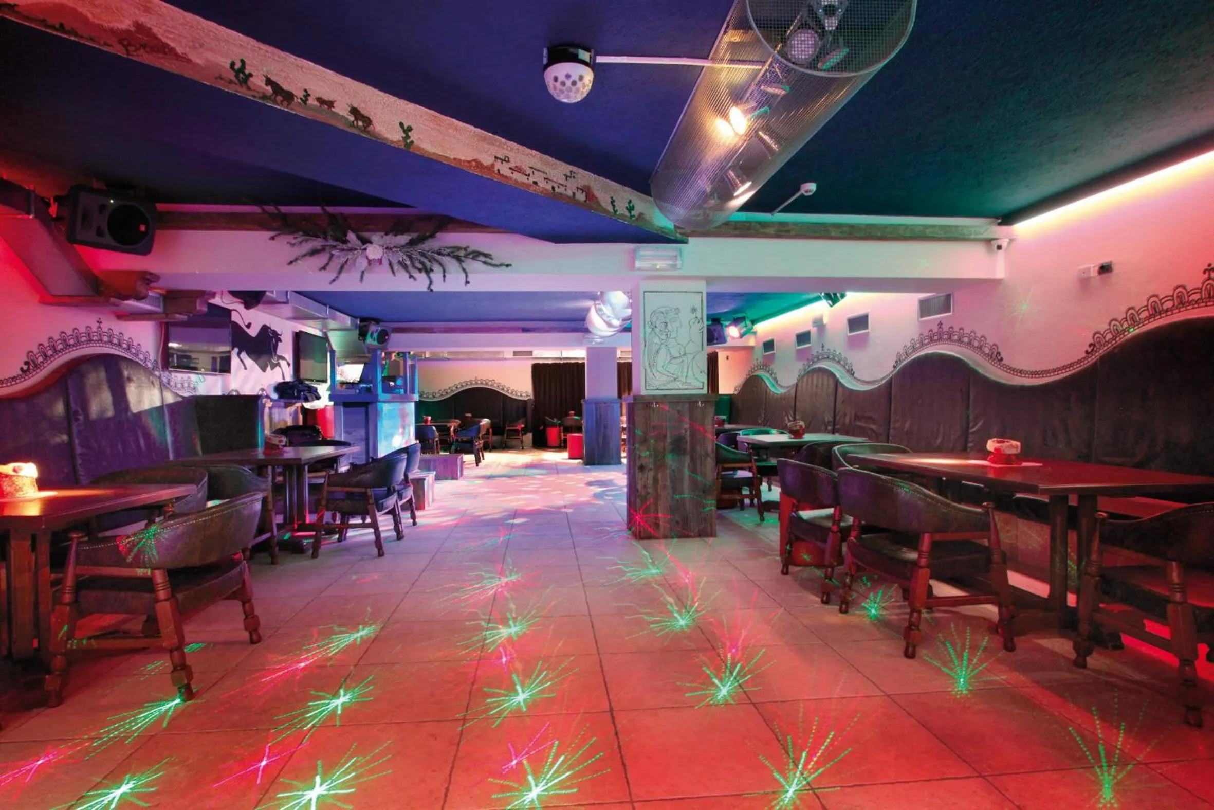 Restaurant/places to eat in Hotel Bellevue