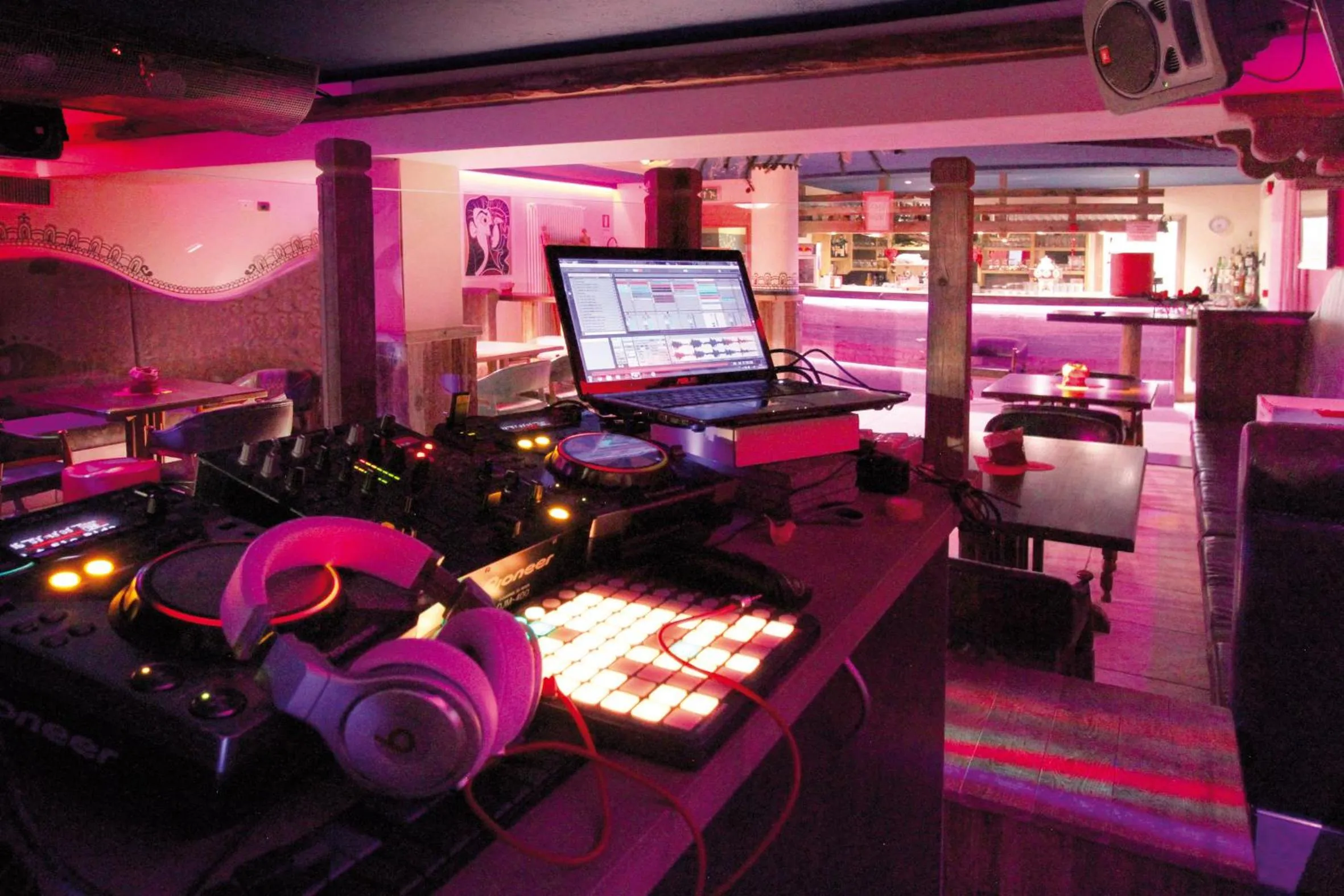 Lounge or bar in Hotel Bellevue