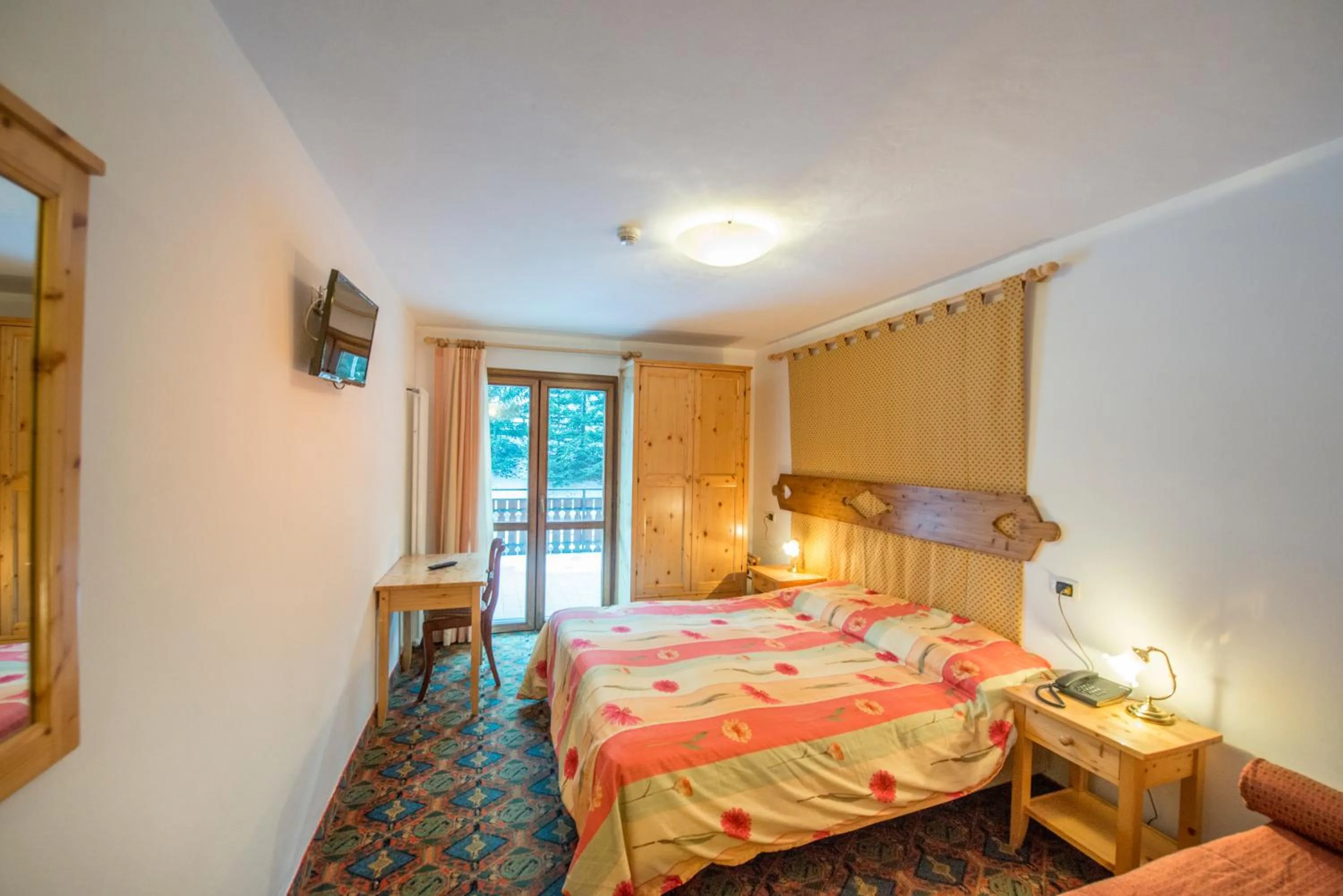 Bedroom, Bed in IHR Hotel Villa Emma