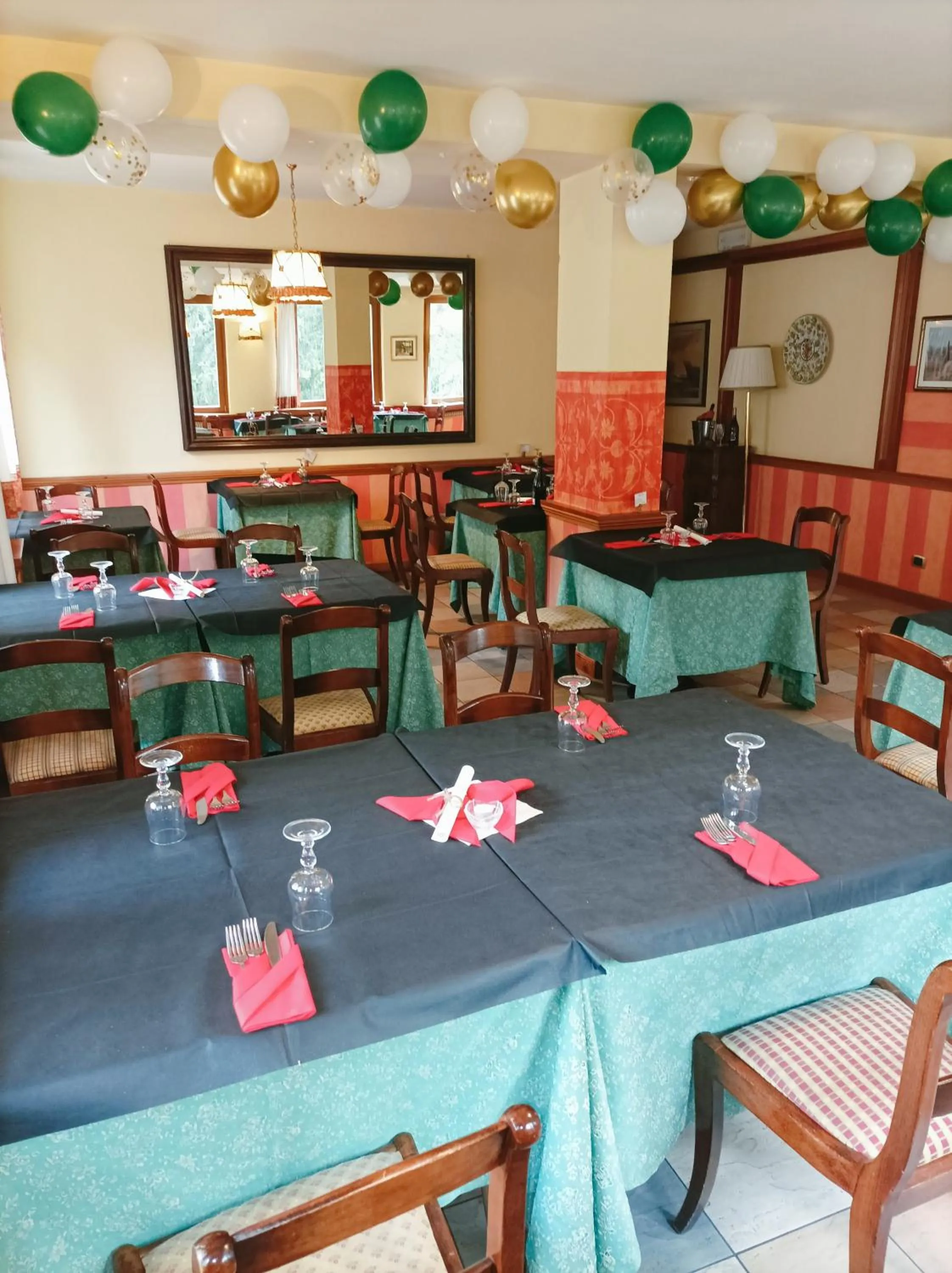 Restaurant/places to eat in IHR Hotel Villa Emma