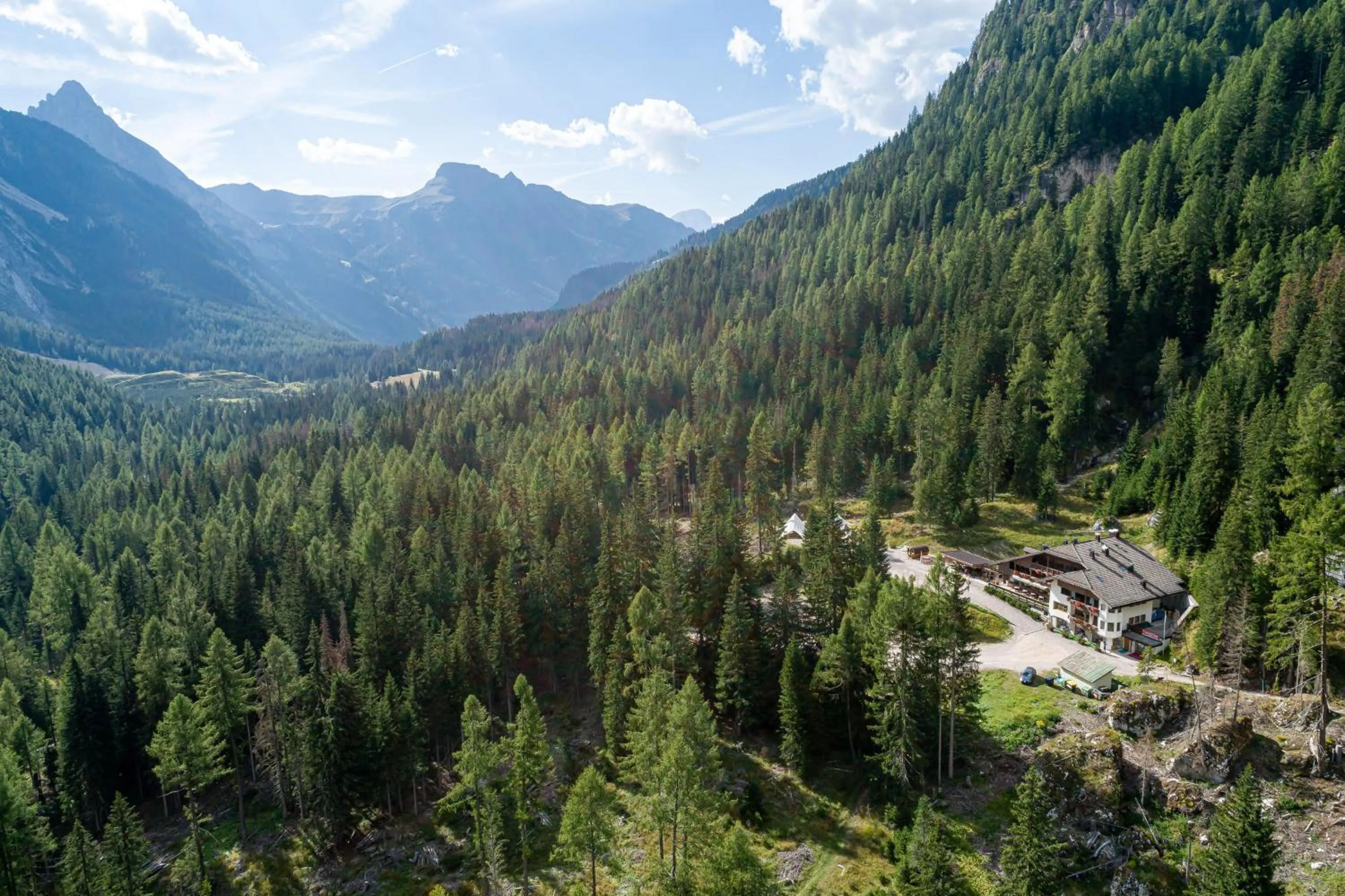 Property building in Hotel Villetta Maria Cottage