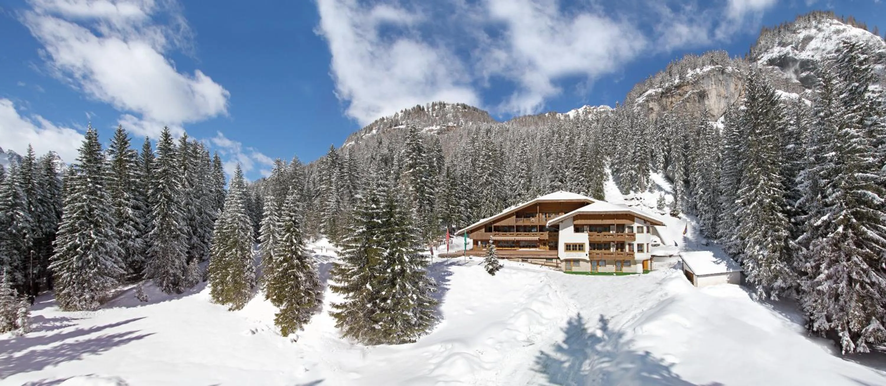 Property building in Hotel Villetta Maria Cottage