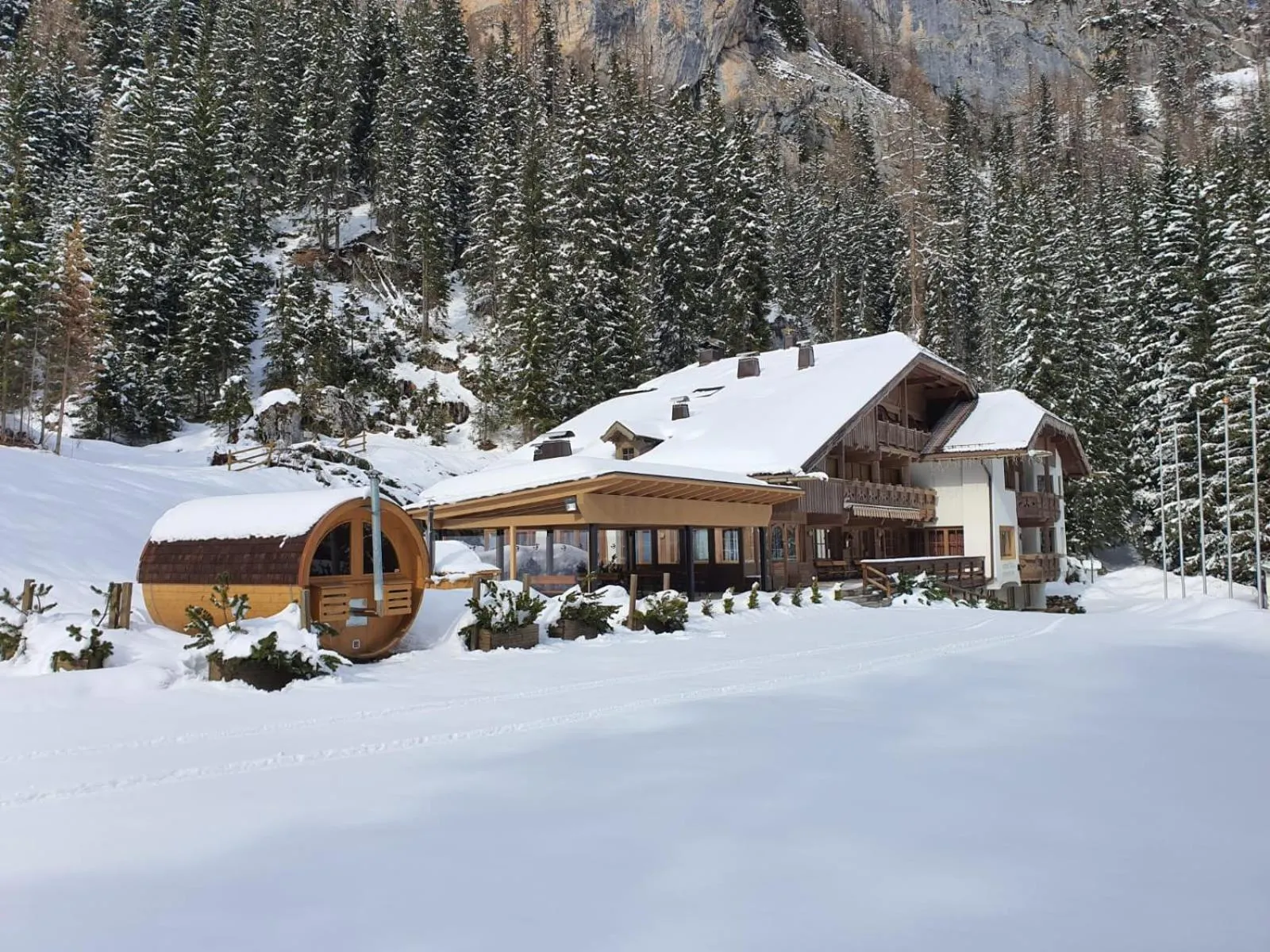 Property building in Hotel Villetta Maria Cottage