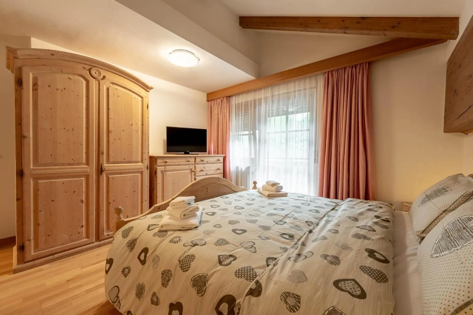 Decorative detail, Bed in Hotel Villetta Maria Cottage