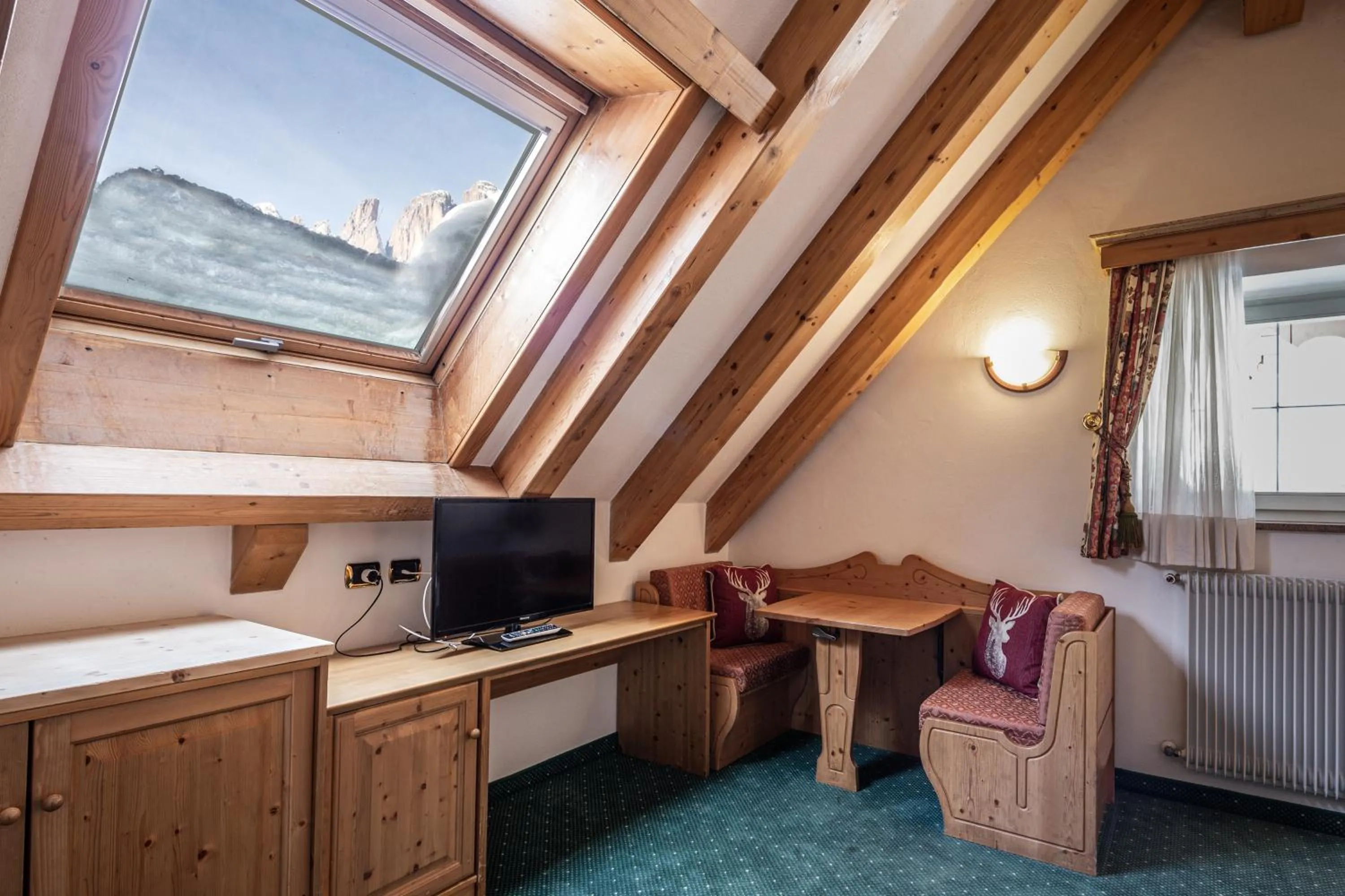 Photo of the whole room in Hotel Soreghes Gran Chalet