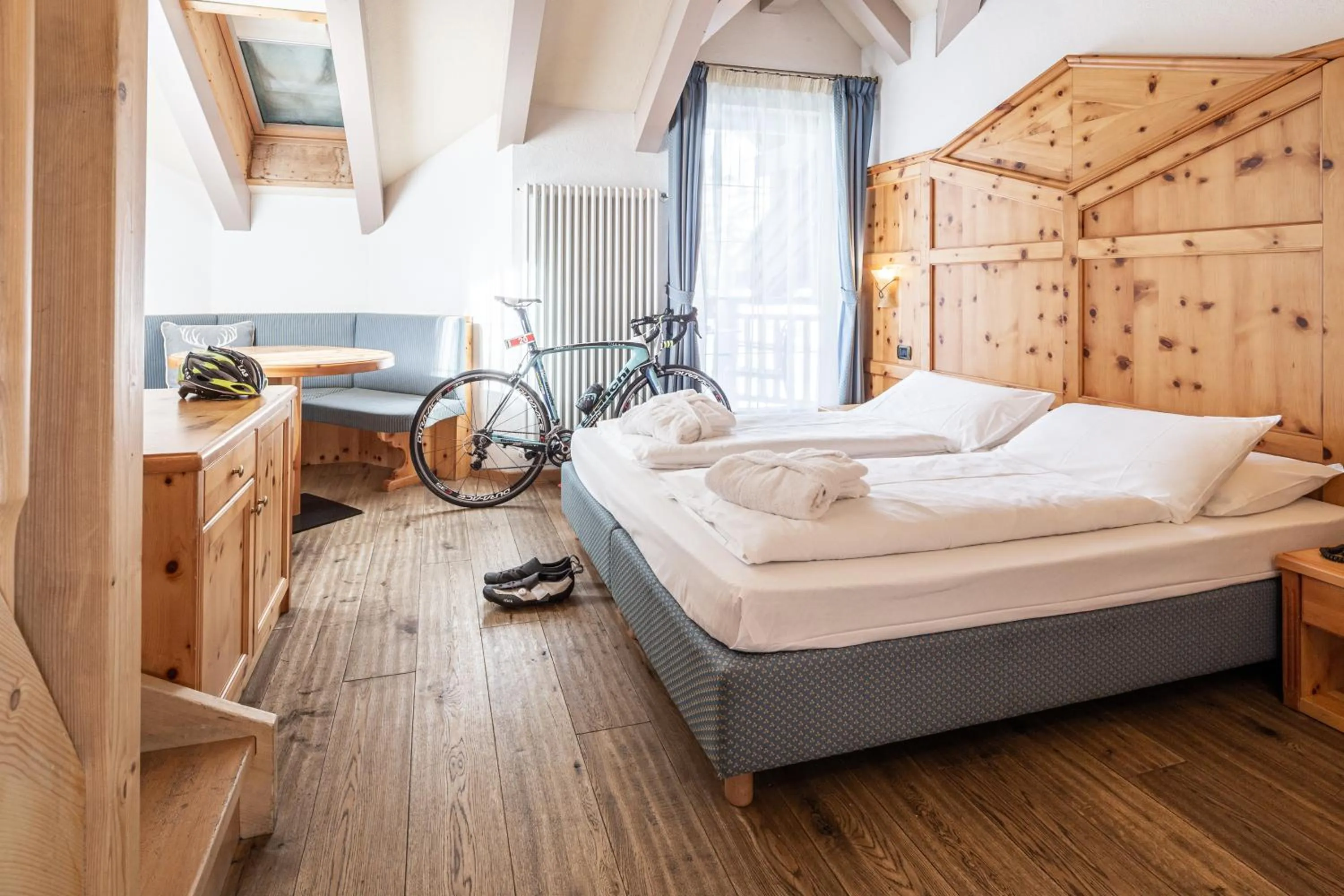 Photo of the whole room, Bed in Hotel Soreghes Gran Chalet