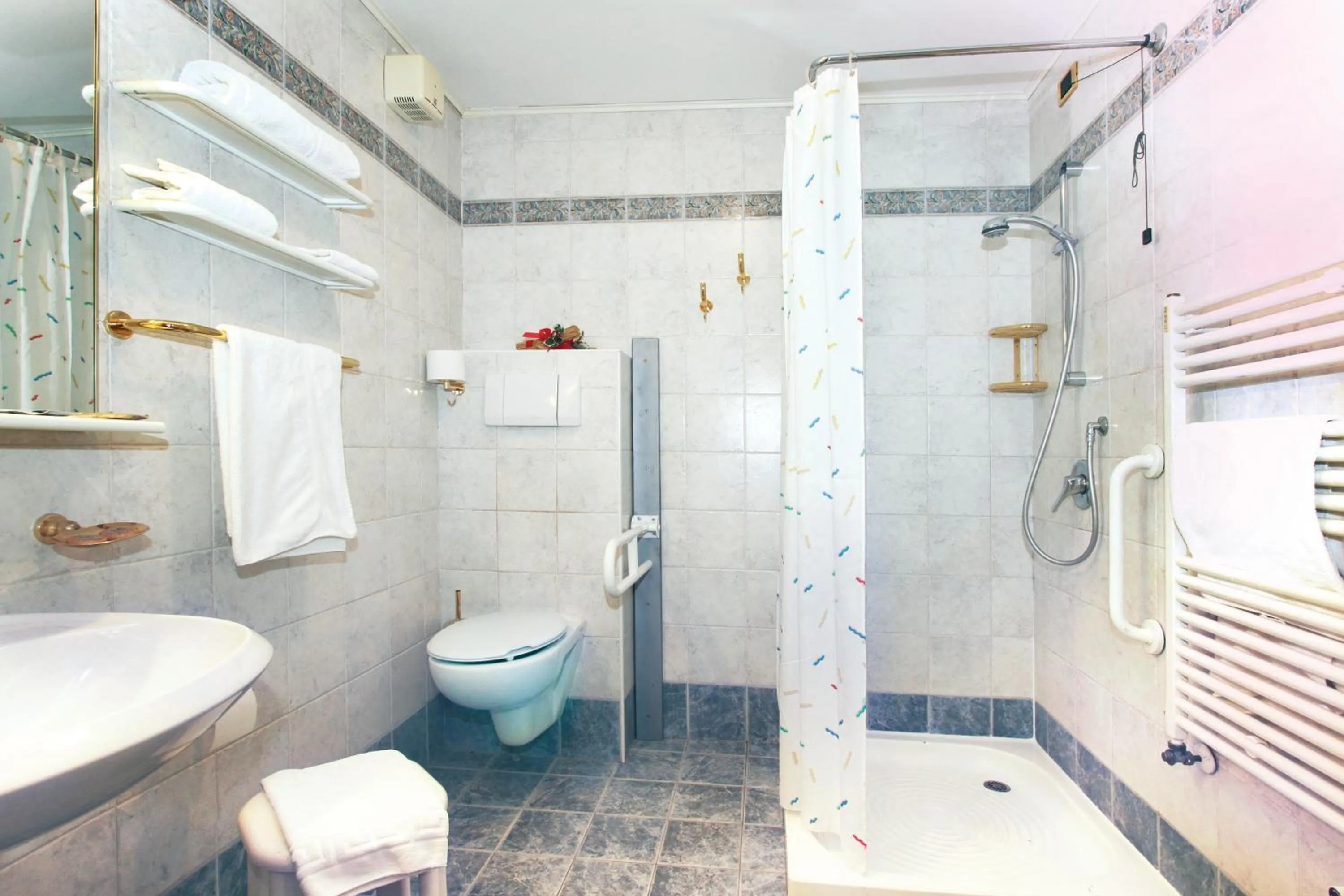 Shower in Hotel Diamant Park