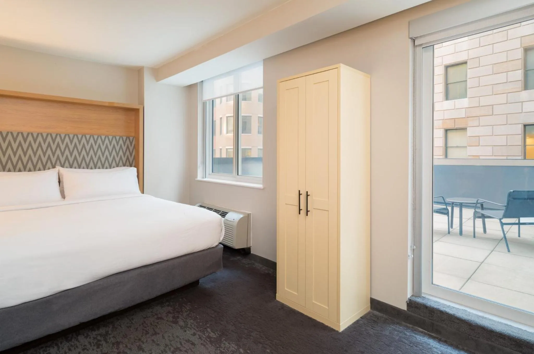 Photo of the whole room, Bed in Holiday Inn New York City - Wall Street by IHG