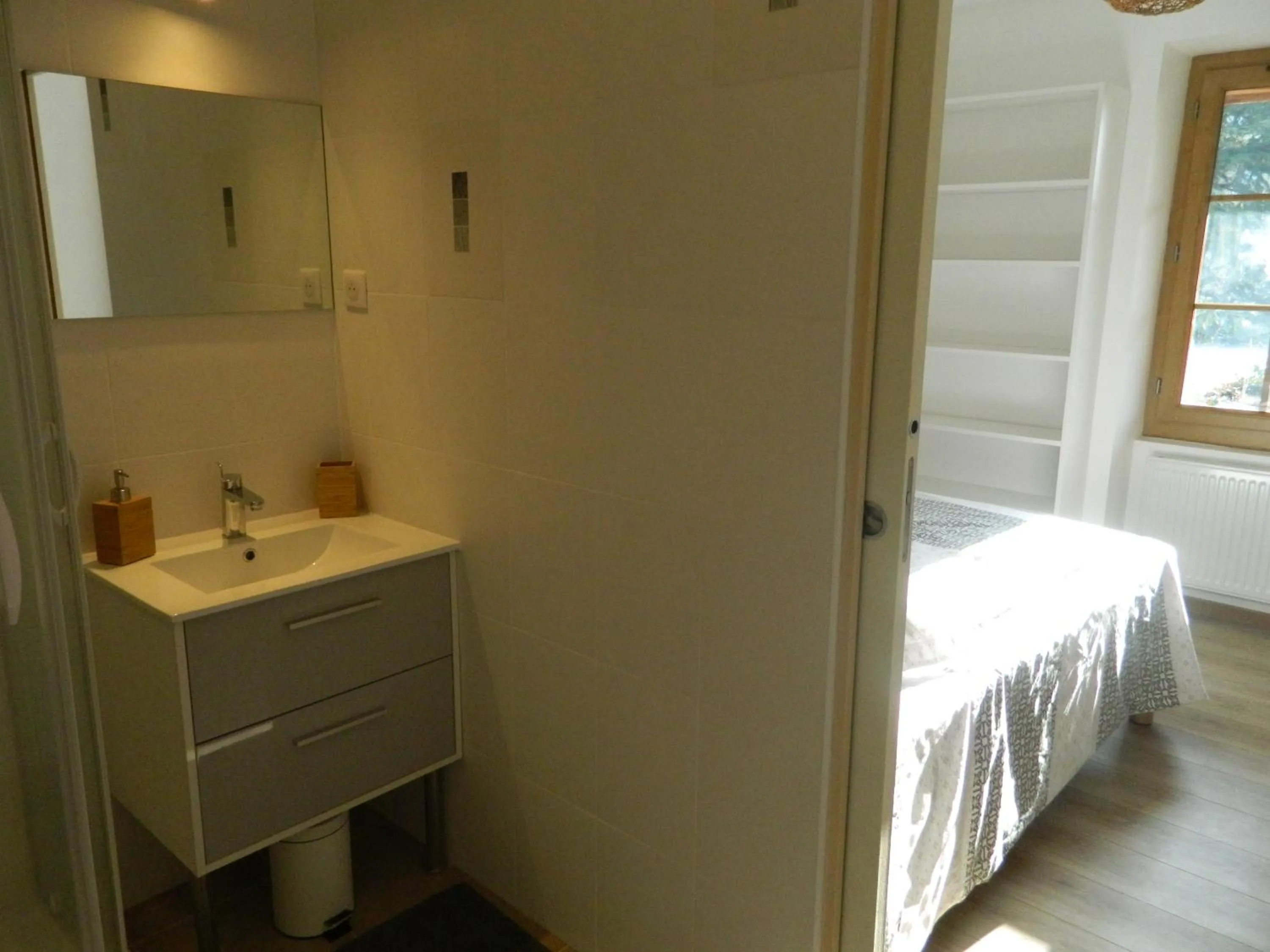 Bathroom, Bed in Gite de l'école