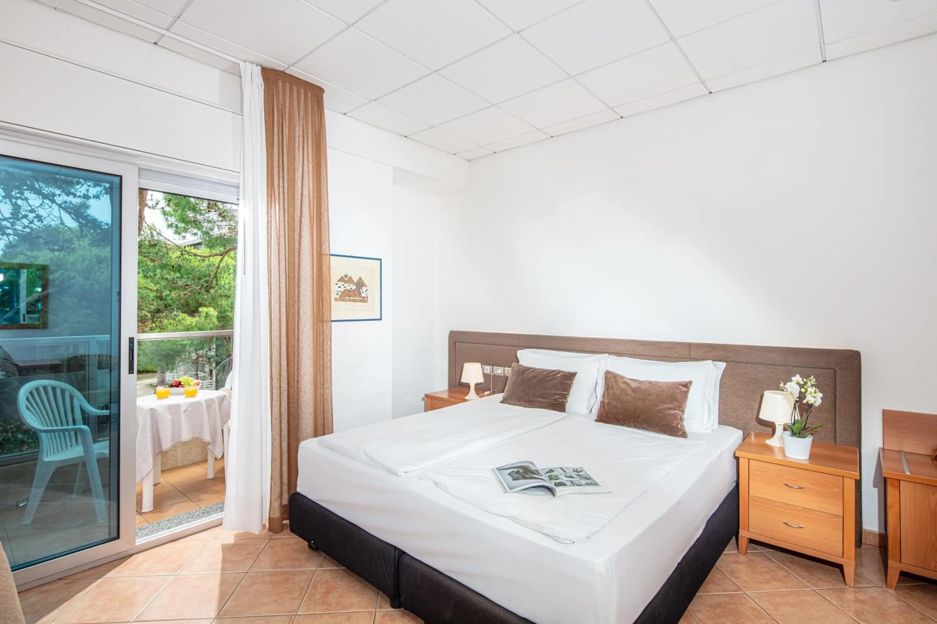 Restaurant/places to eat, Bed in Hotel Rex